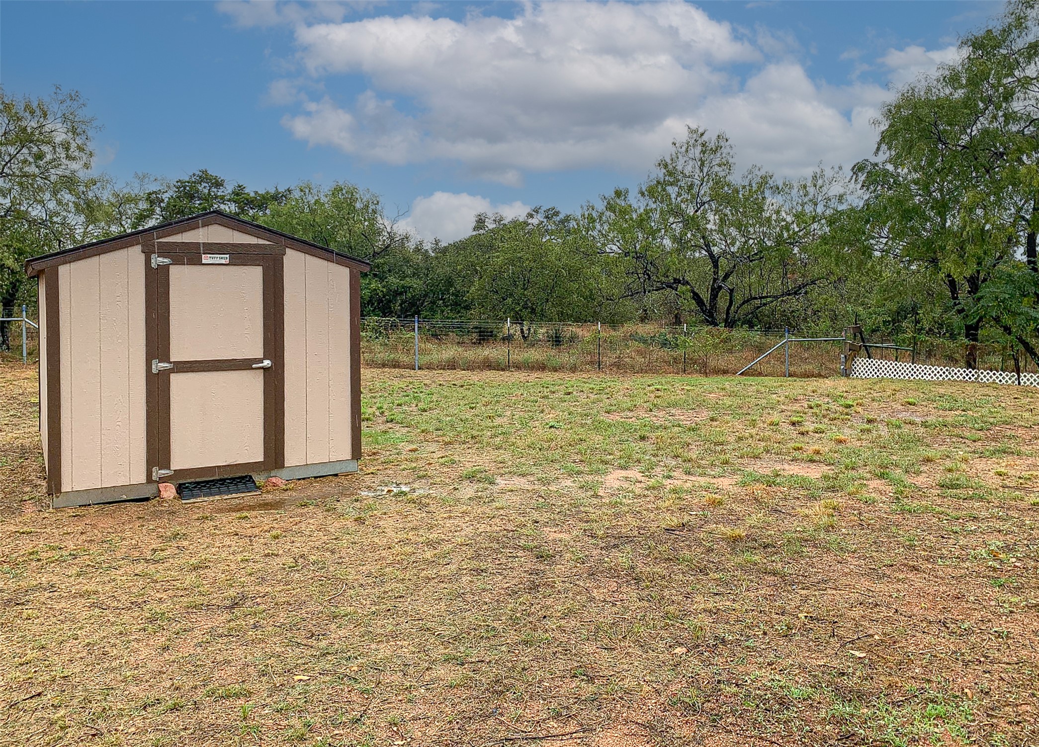 main property photo 20