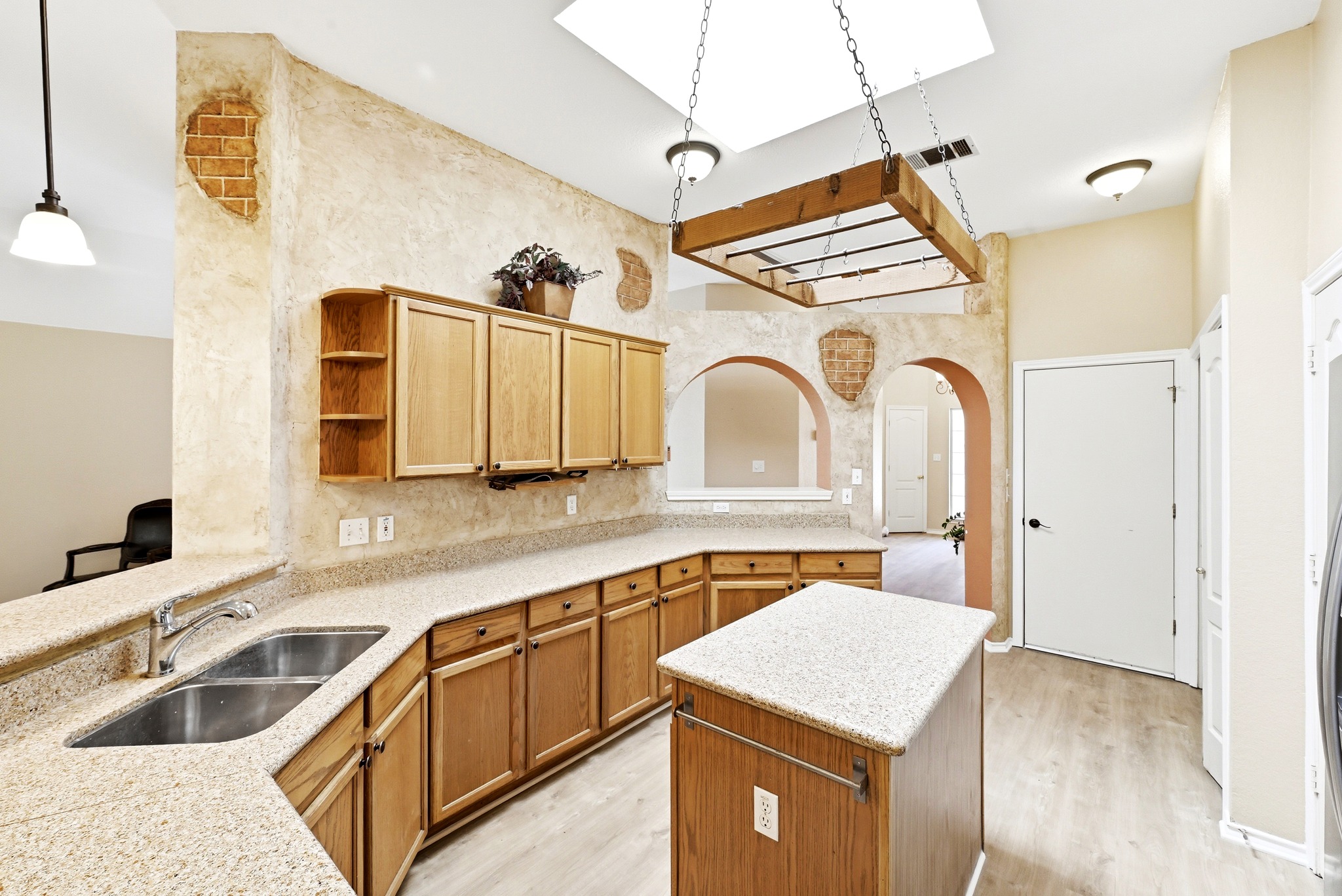 main property photo 14