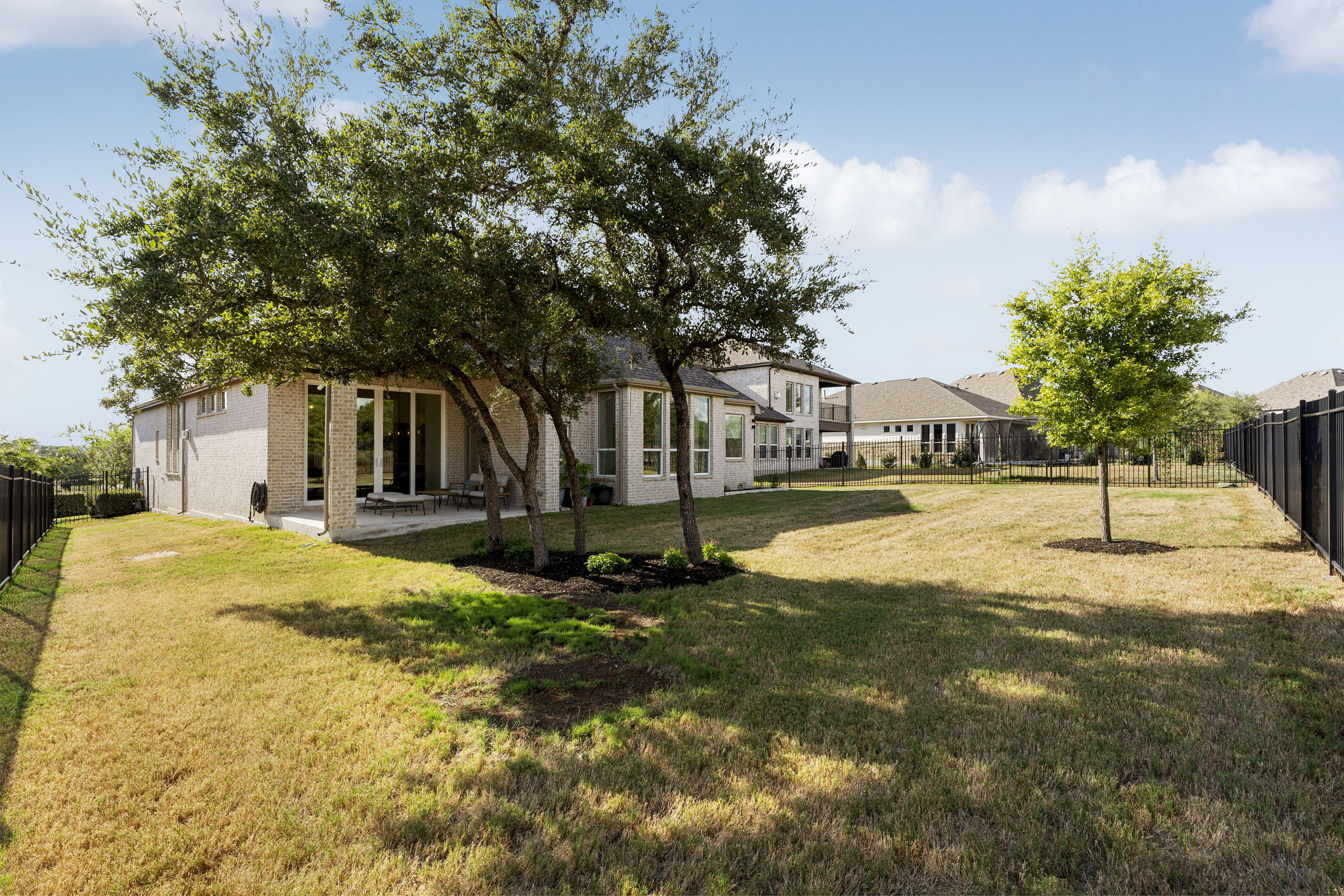 main property photo 28