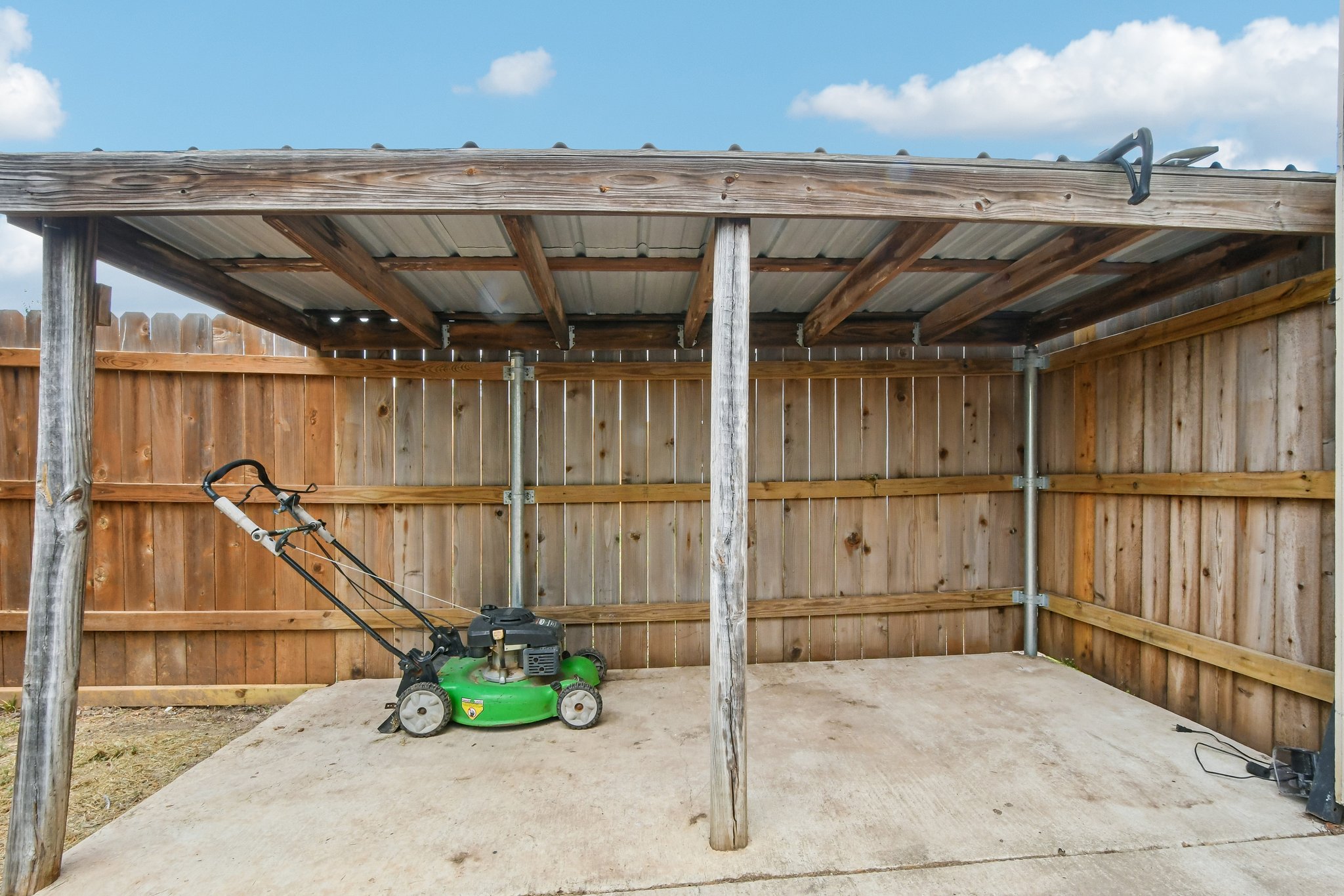 main property photo 37