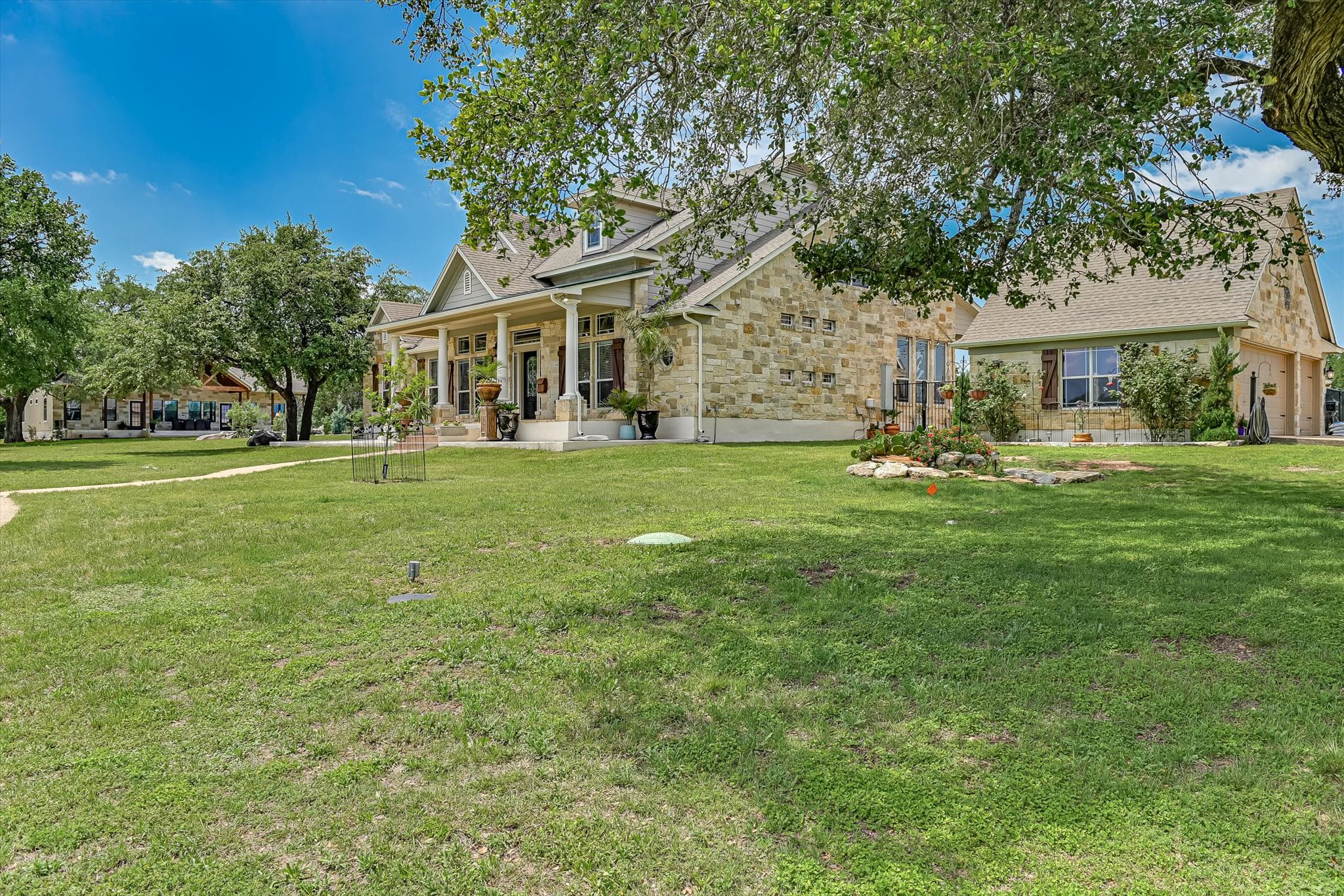 main property photo 4