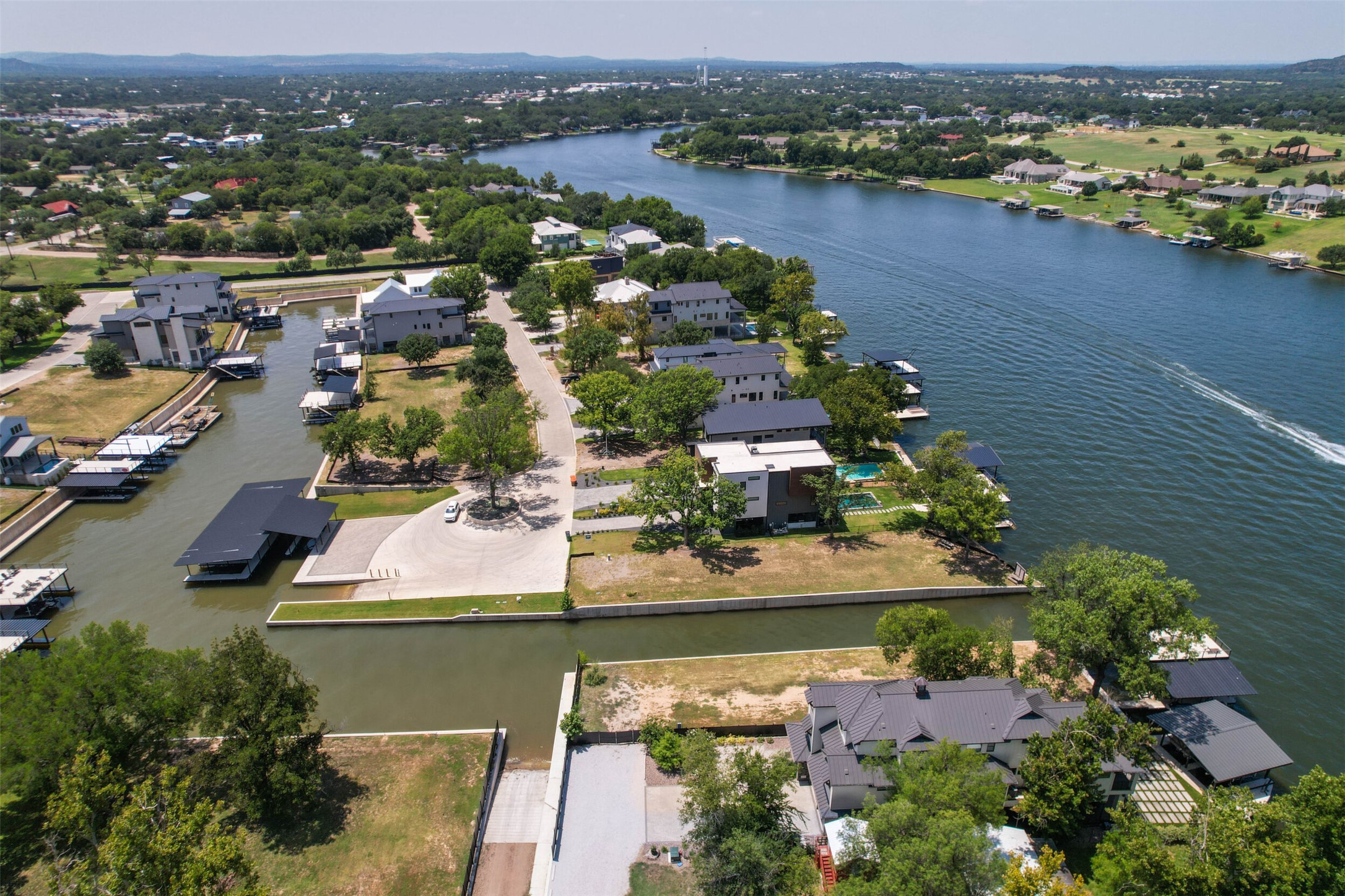 main property photo 17