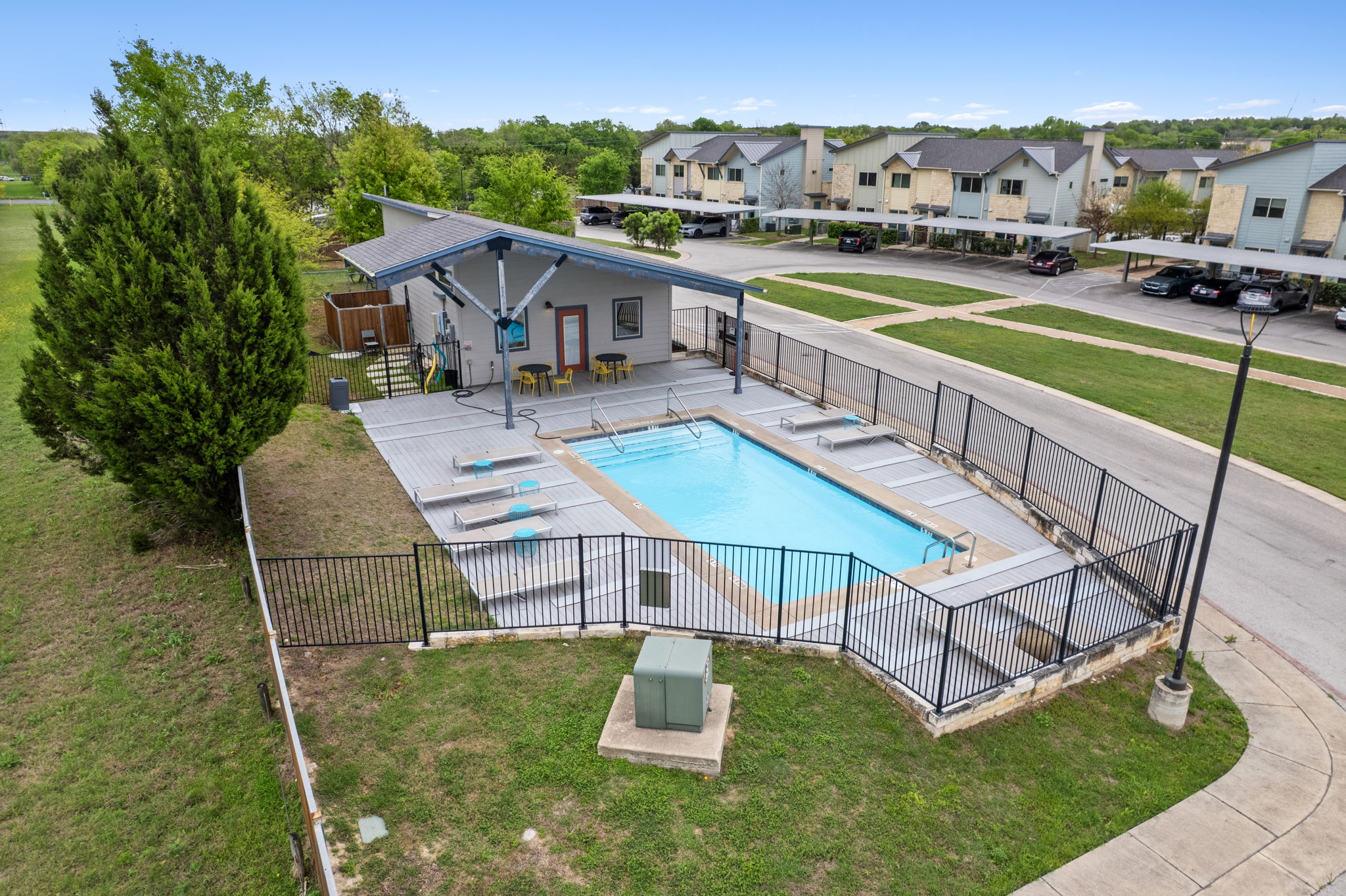 main property photo 32