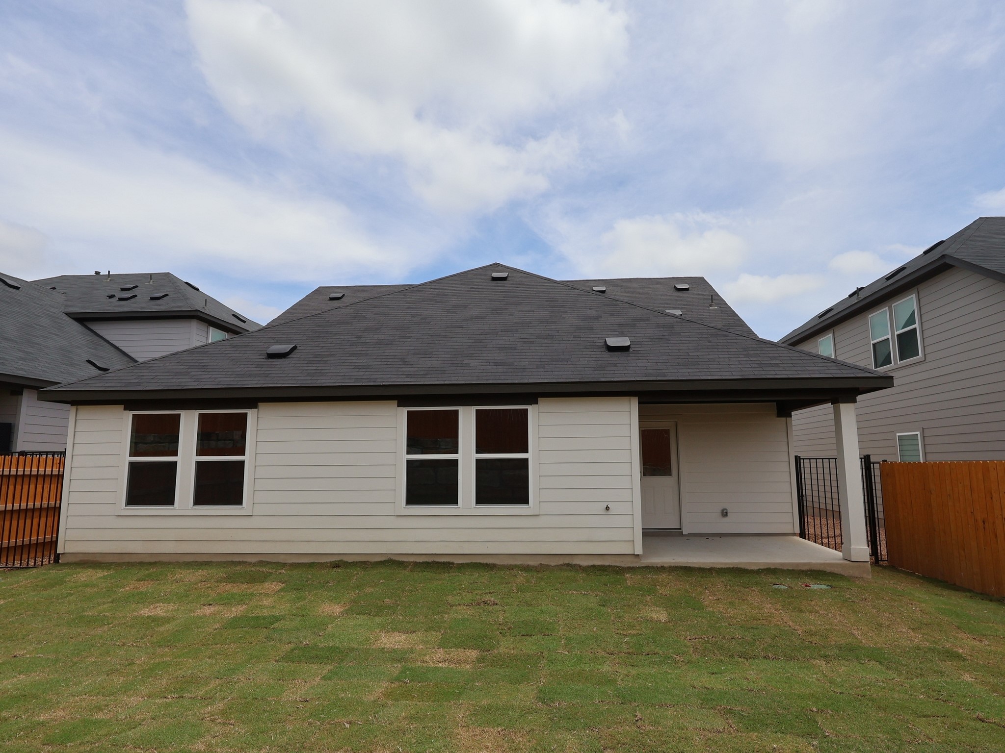 main property photo 17