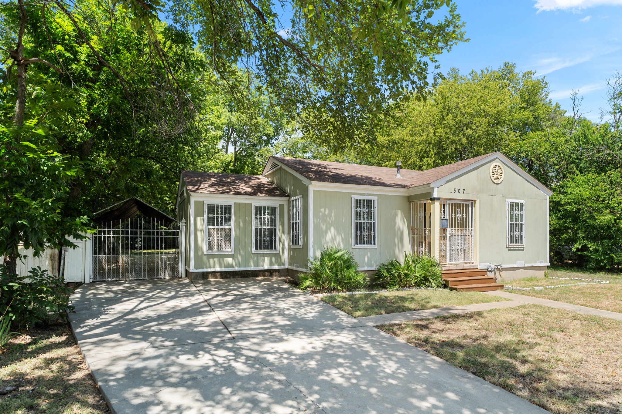 main property photo 2