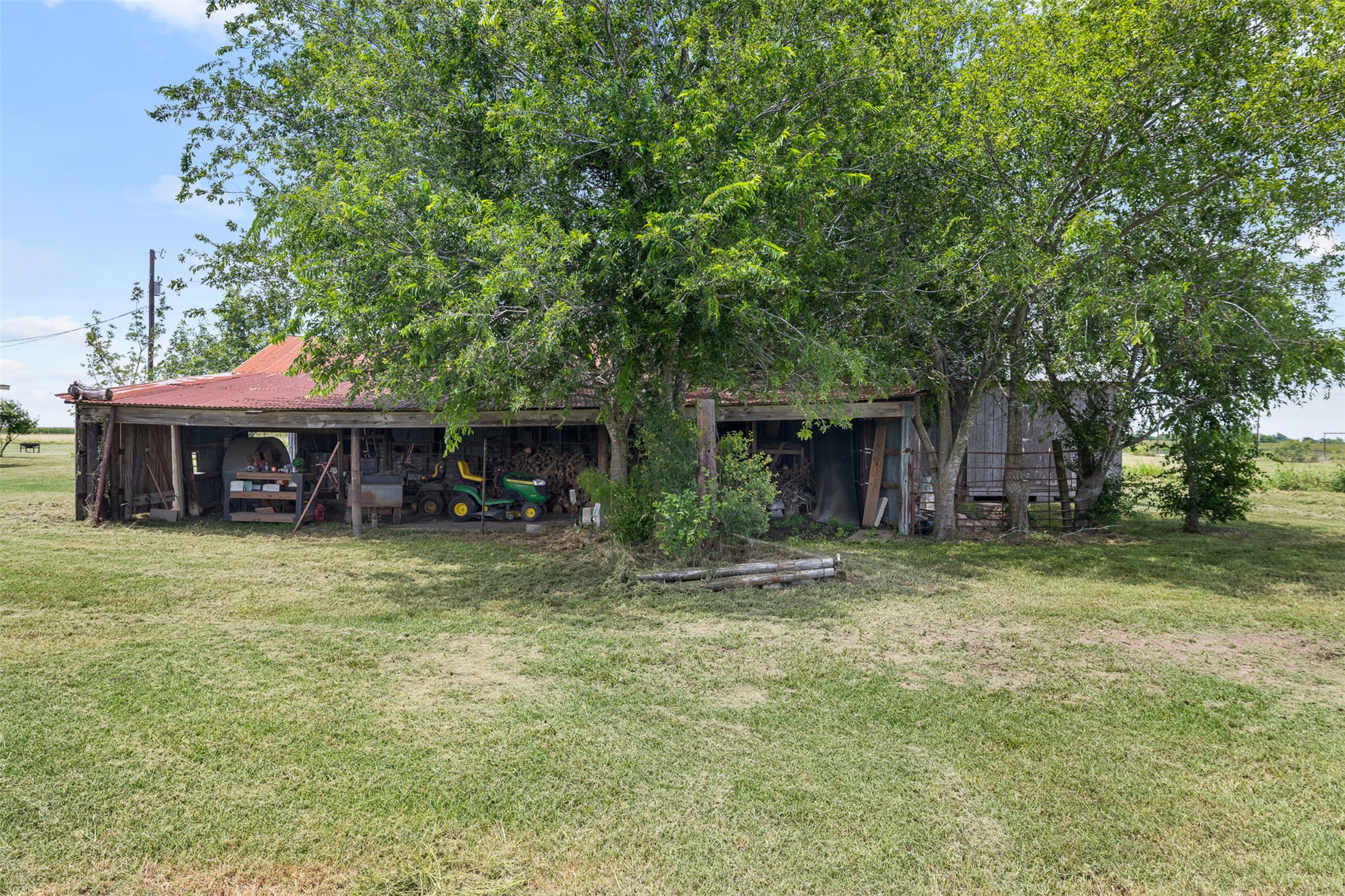main property photo 9