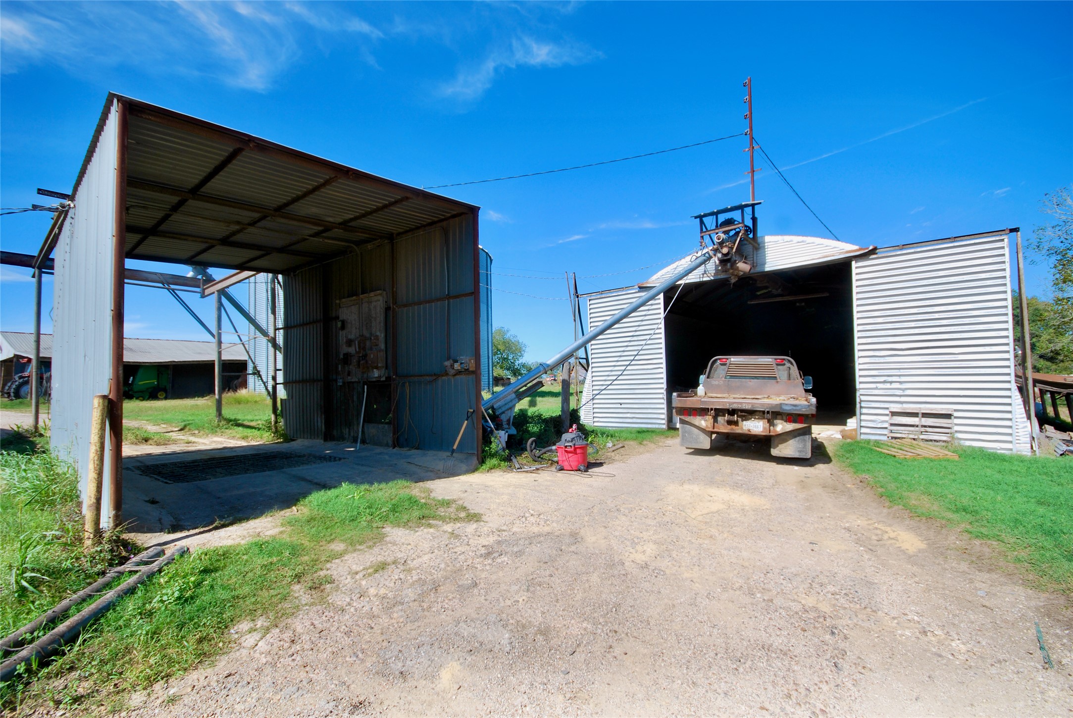 main property photo 32