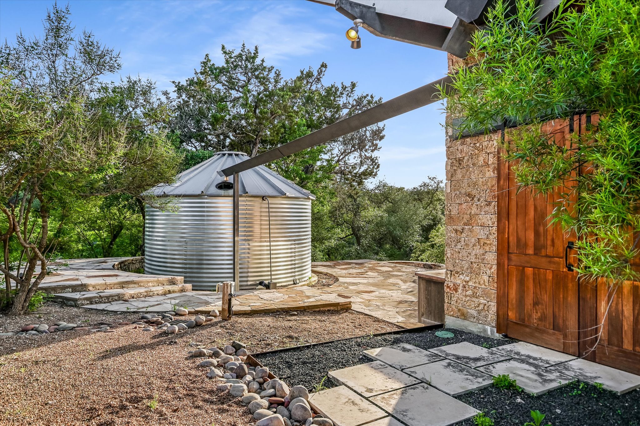 main property photo 26