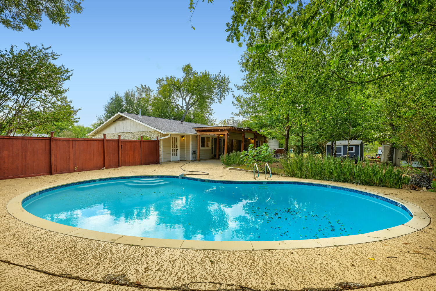 main property photo 27
