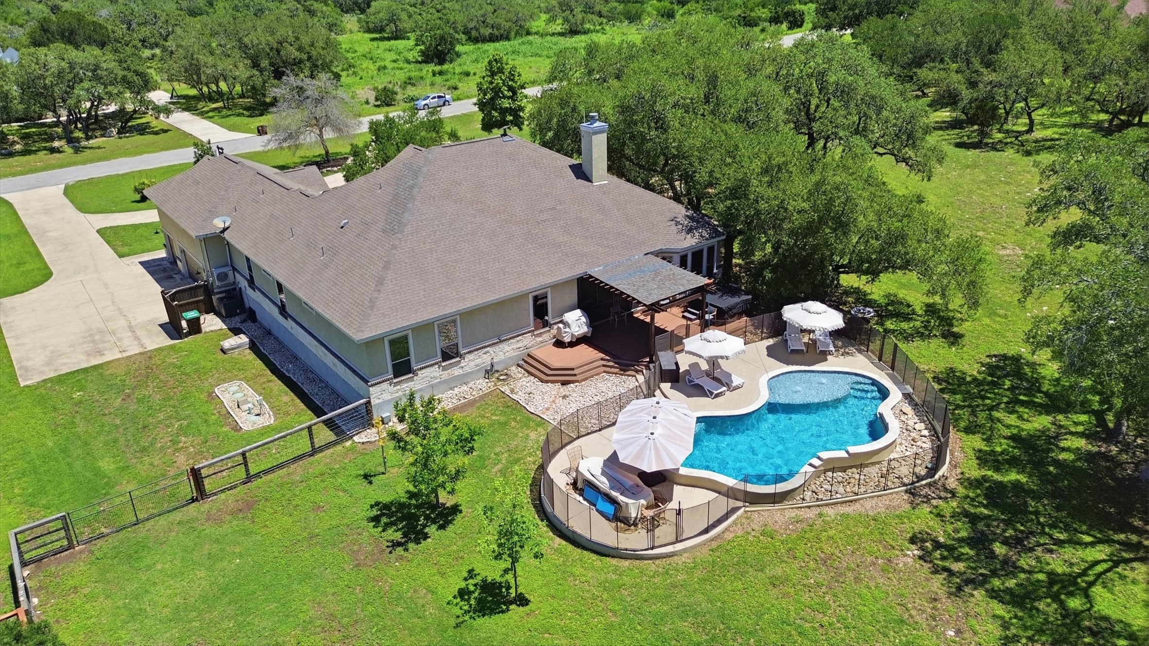 main property photo 37