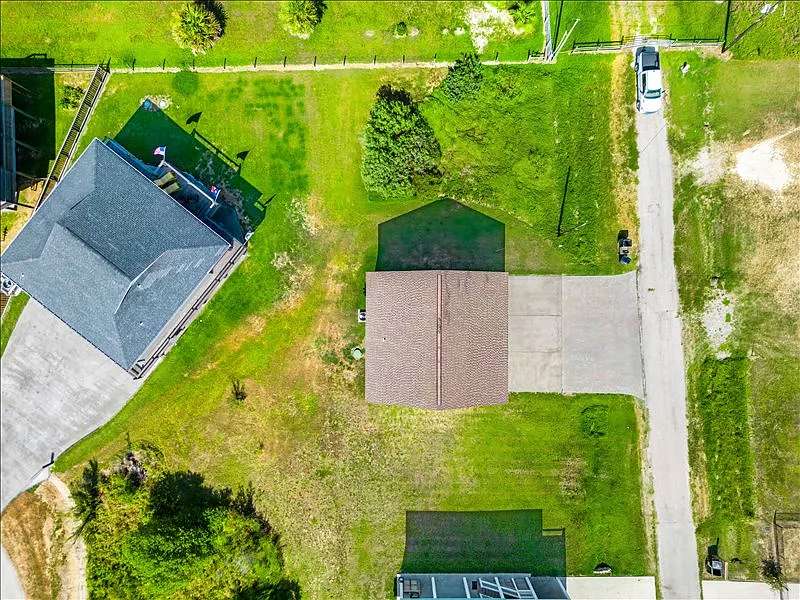 main property photo 38