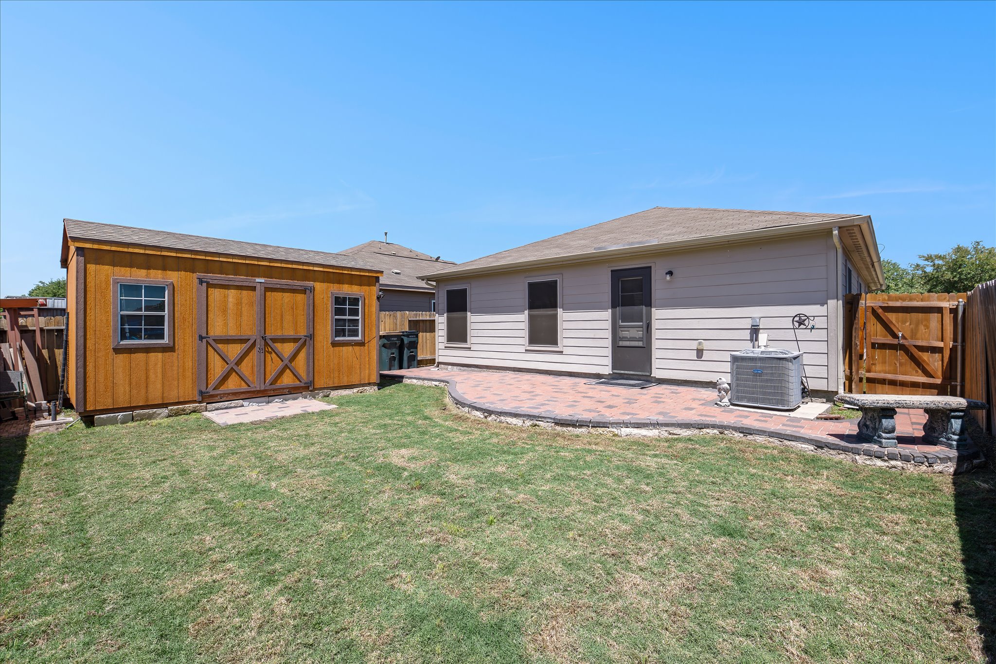 main property photo 28
