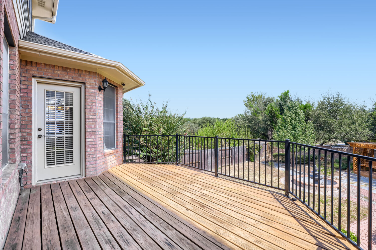main property photo 25