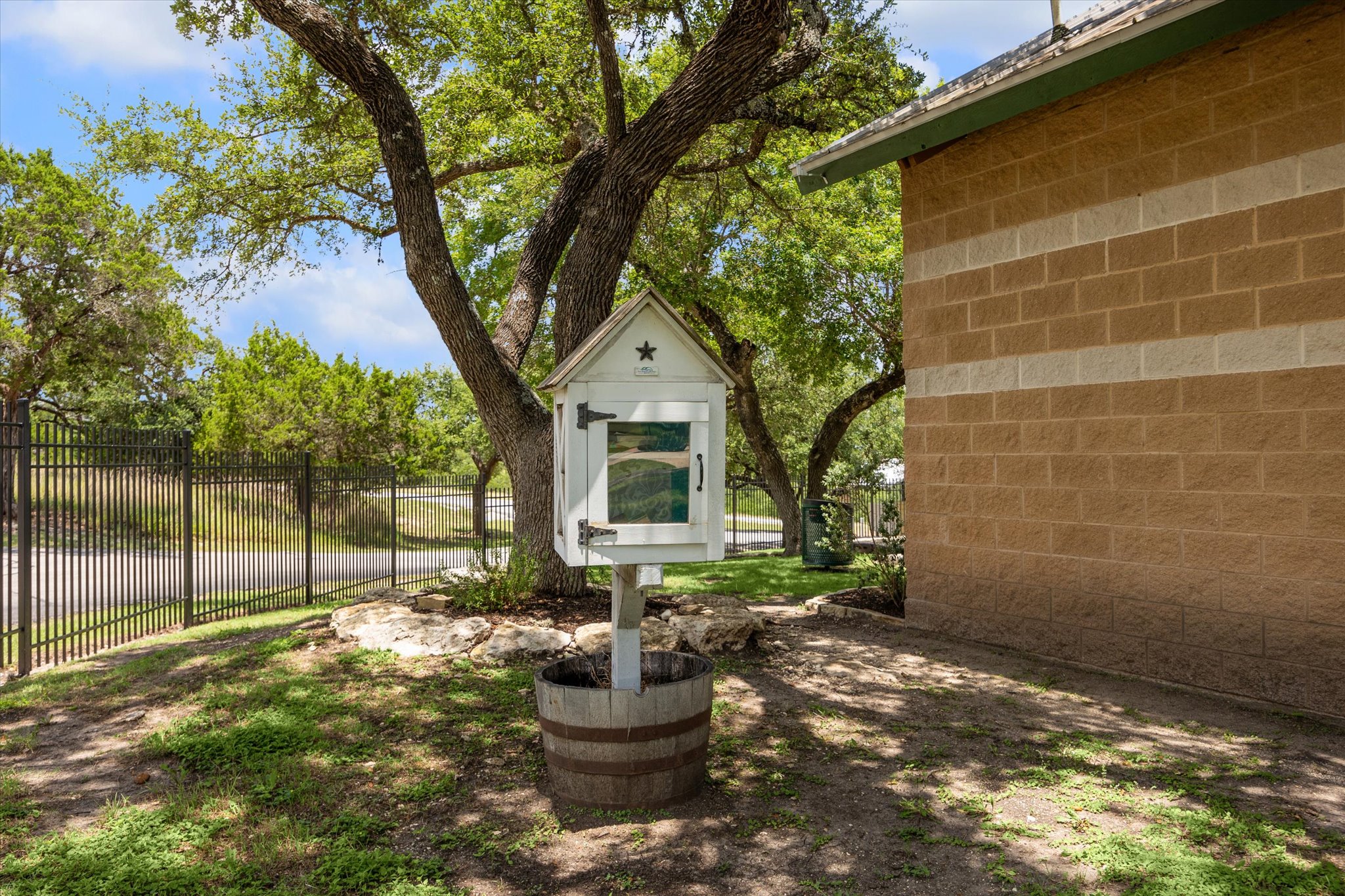 main property photo 30