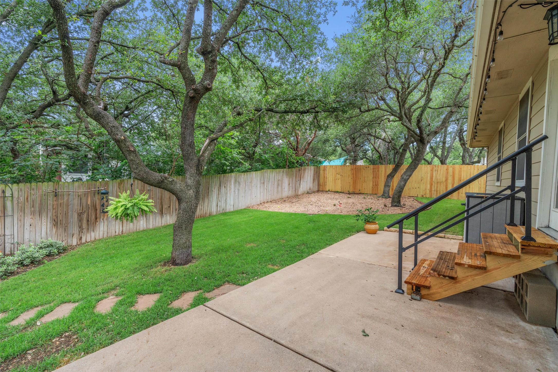 main property photo 27