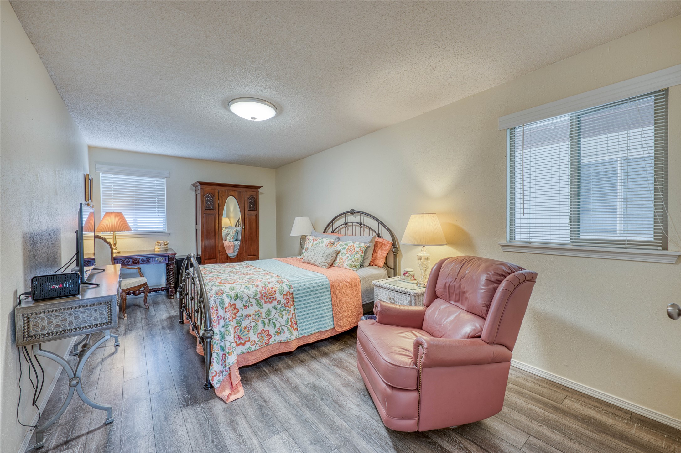 main property photo 19