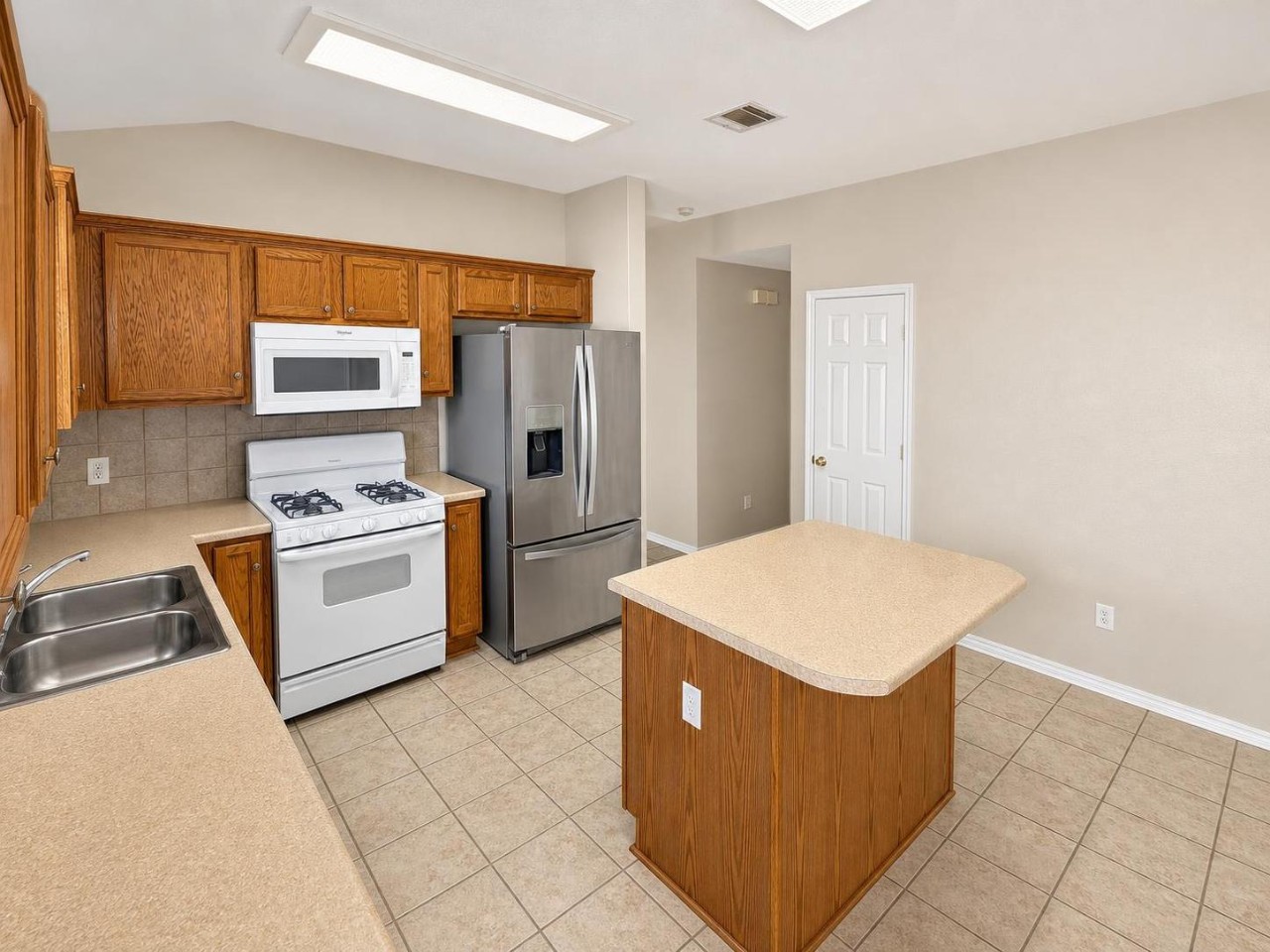 main property photo 17