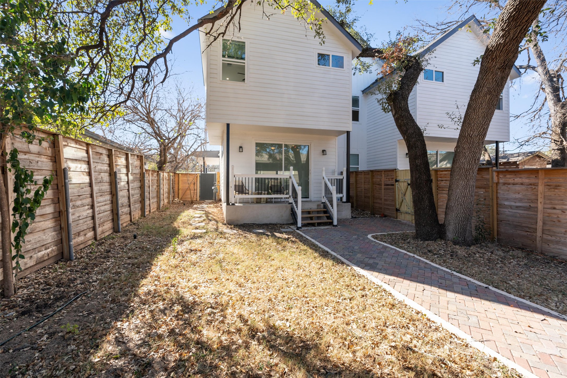 main property photo 32