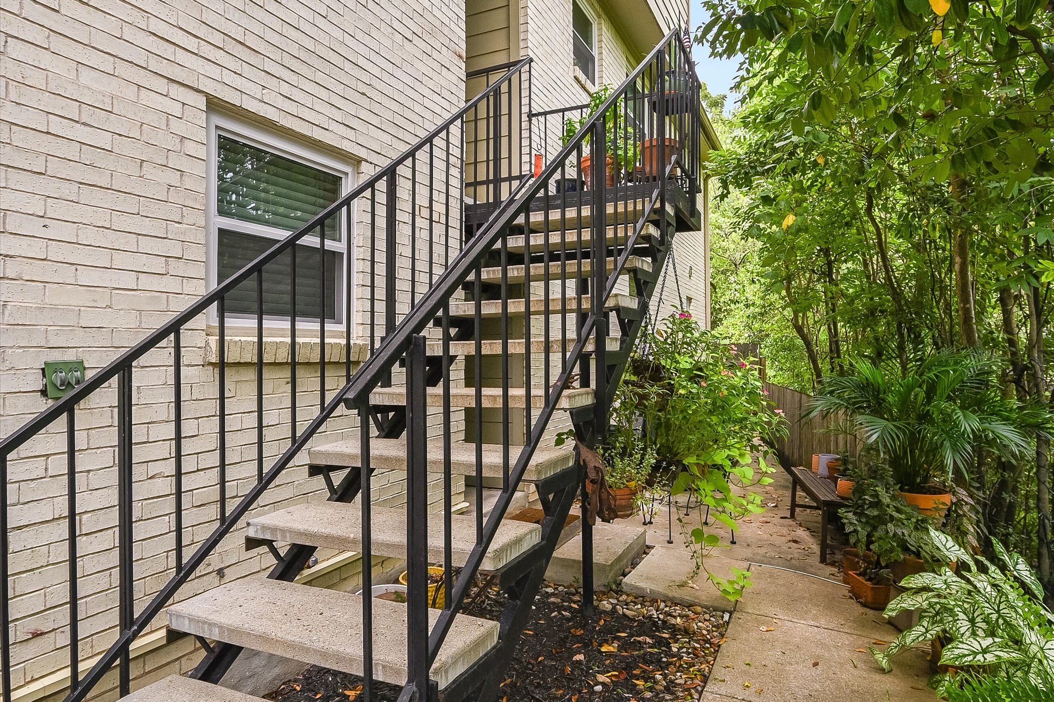 main property photo 11