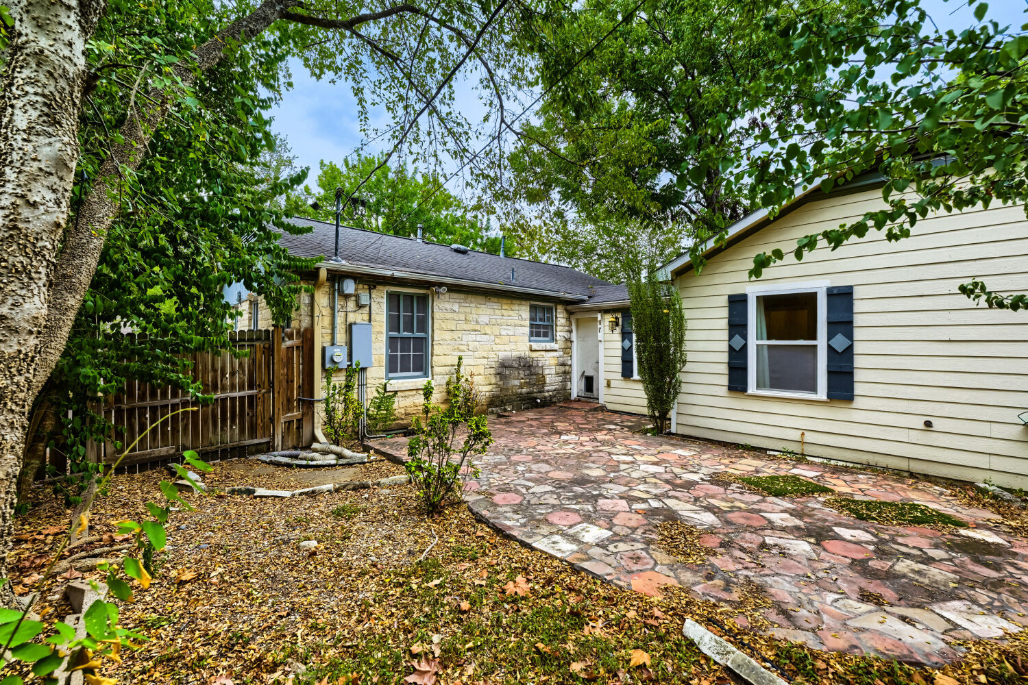 main property photo 37