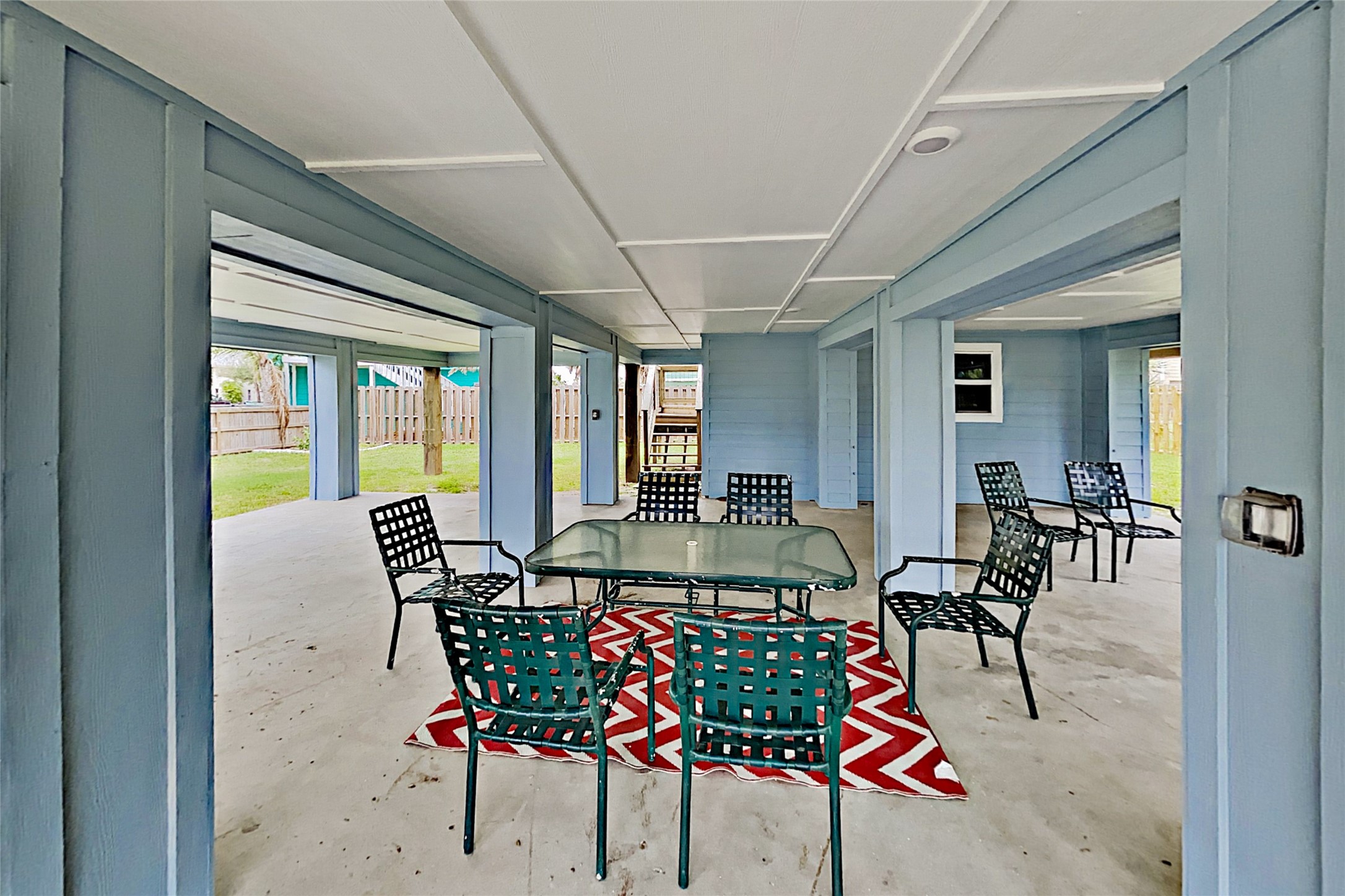 main property photo 28