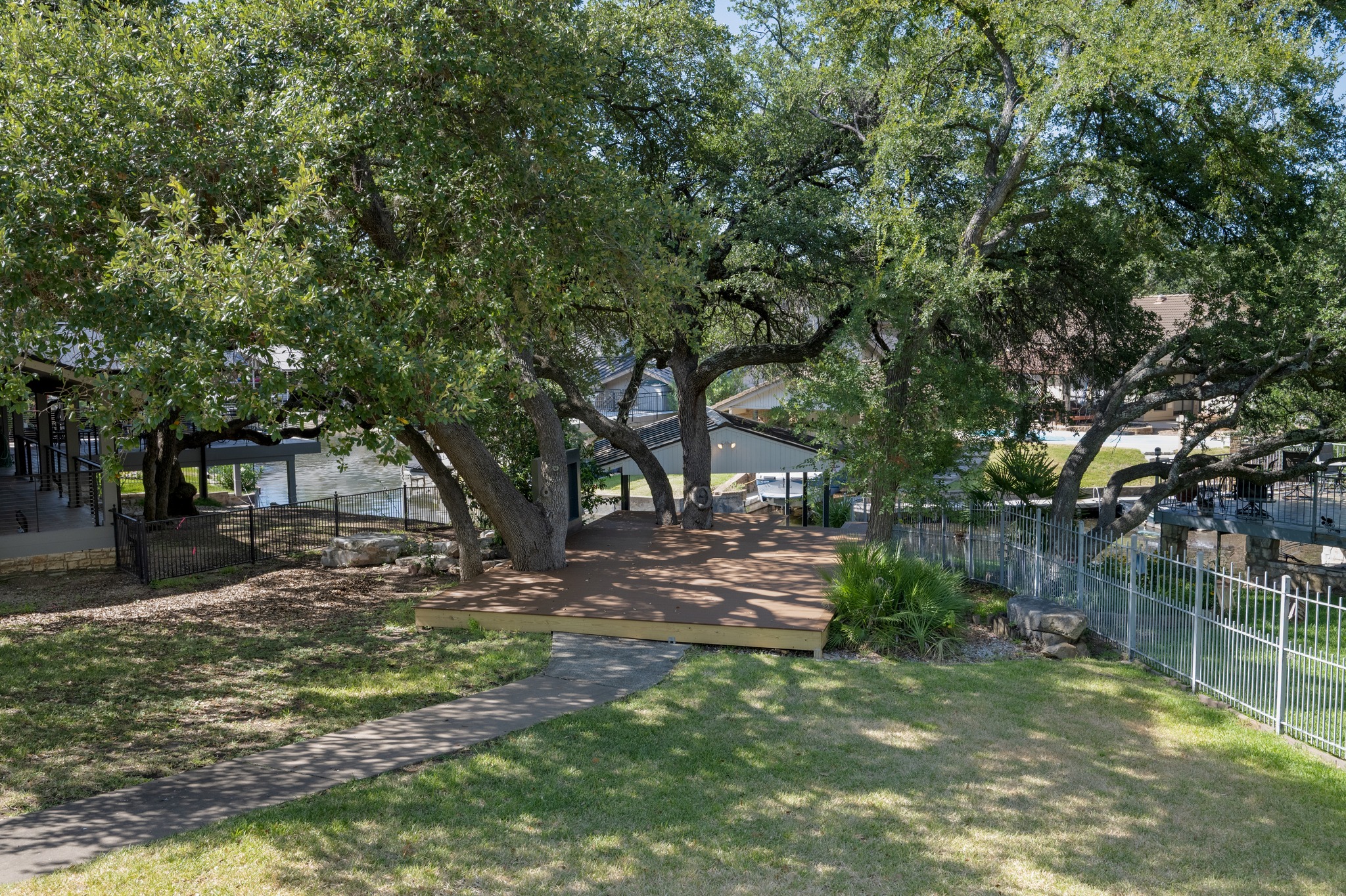 main property photo 33