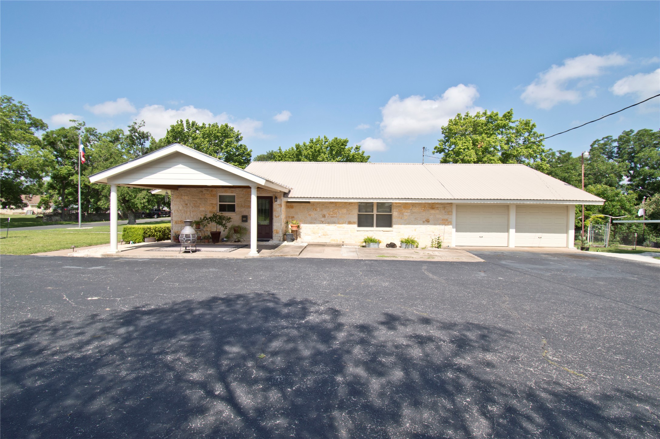 main property photo 35