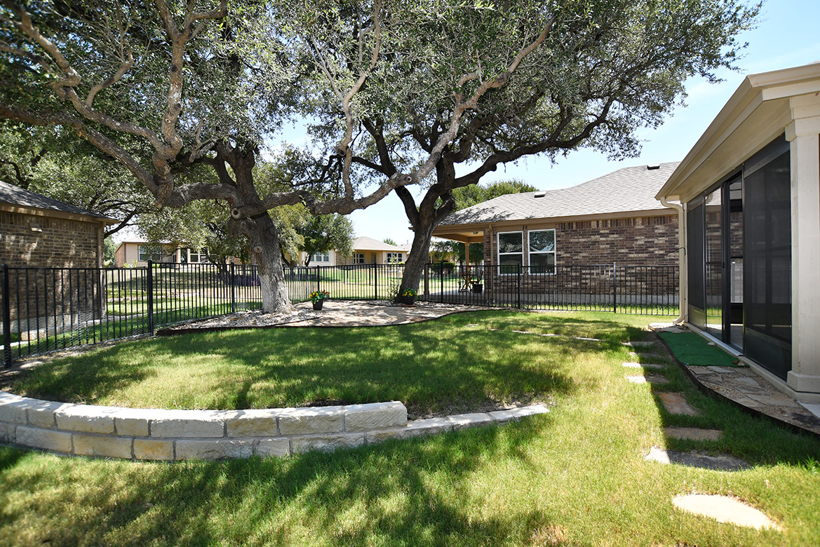 main property photo 28