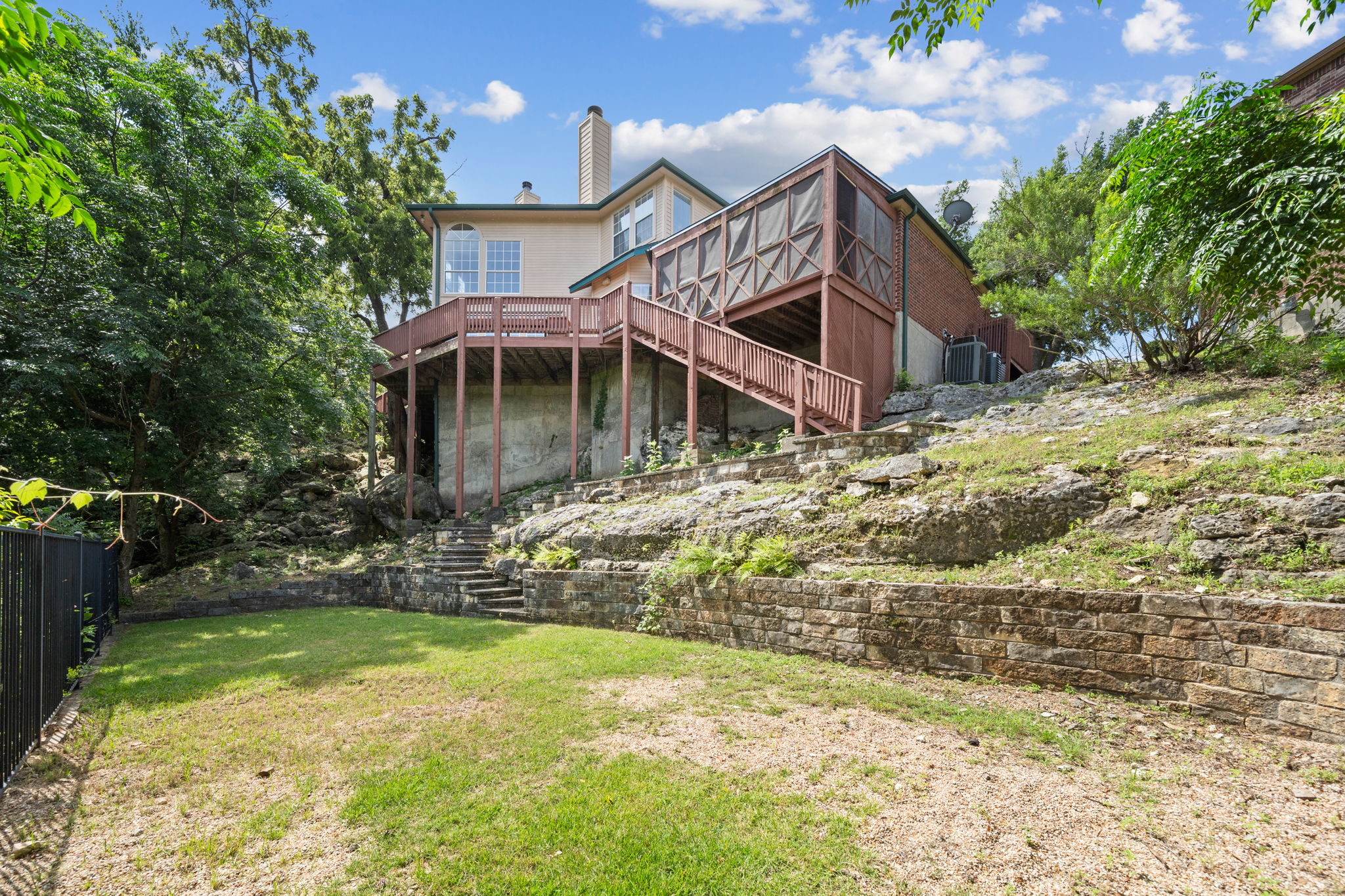 main property photo 32