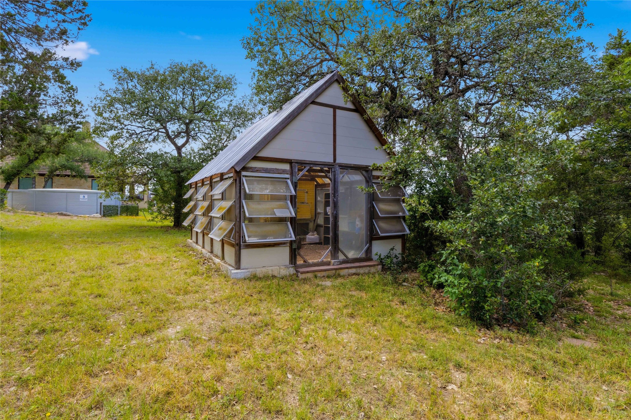 main property photo 28