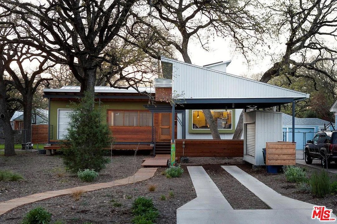 main property photo 23