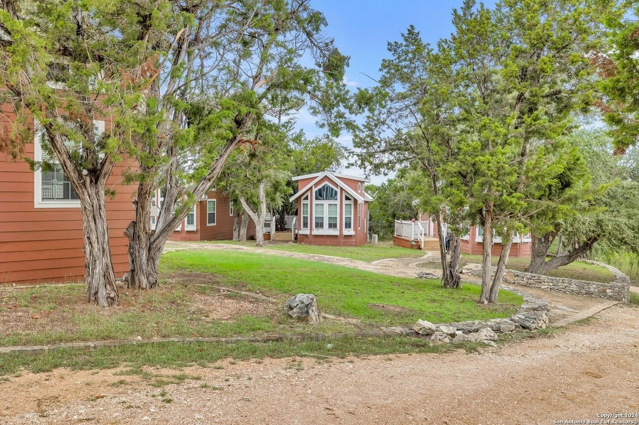 main property photo 3