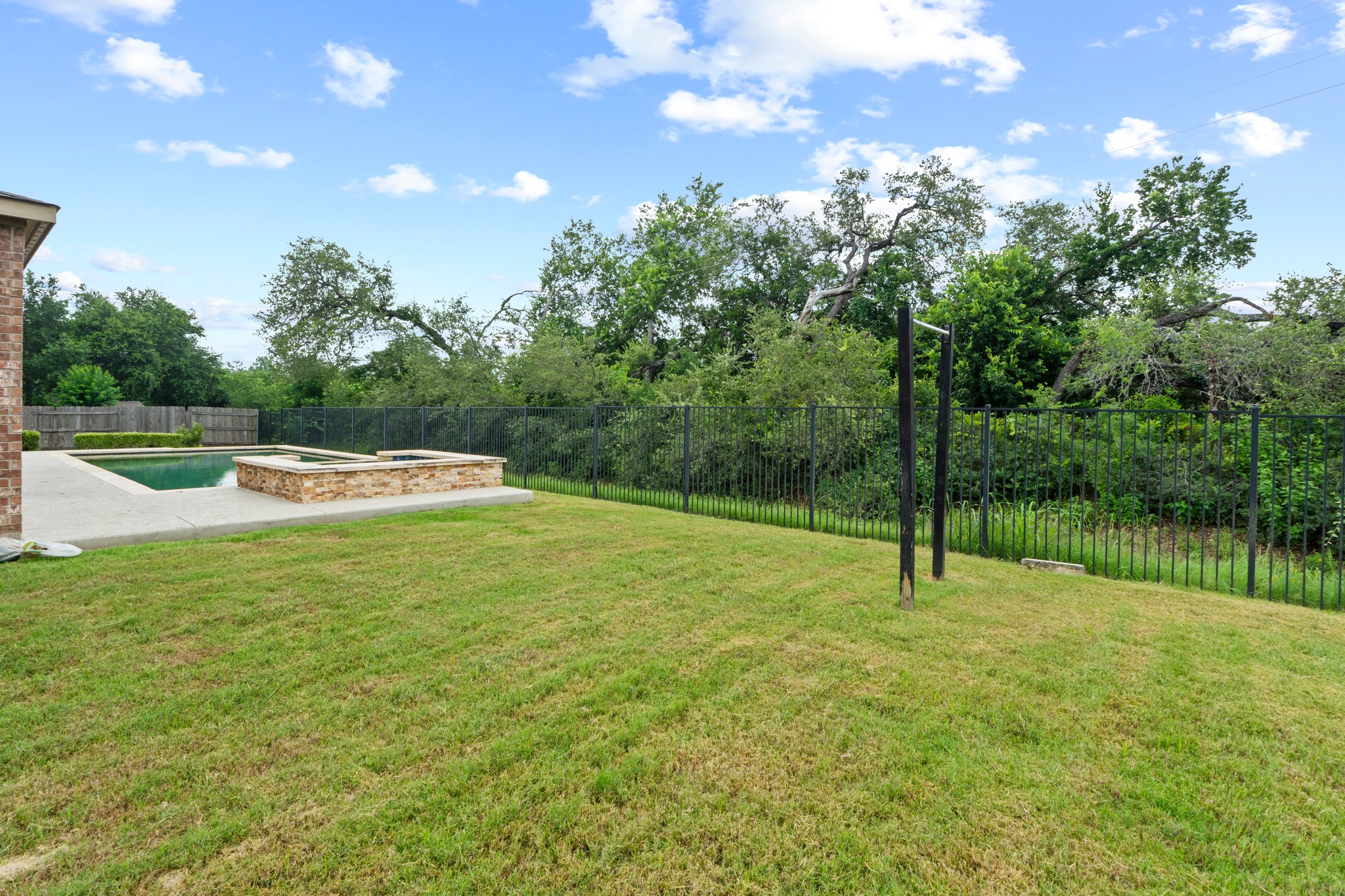 main property photo 32