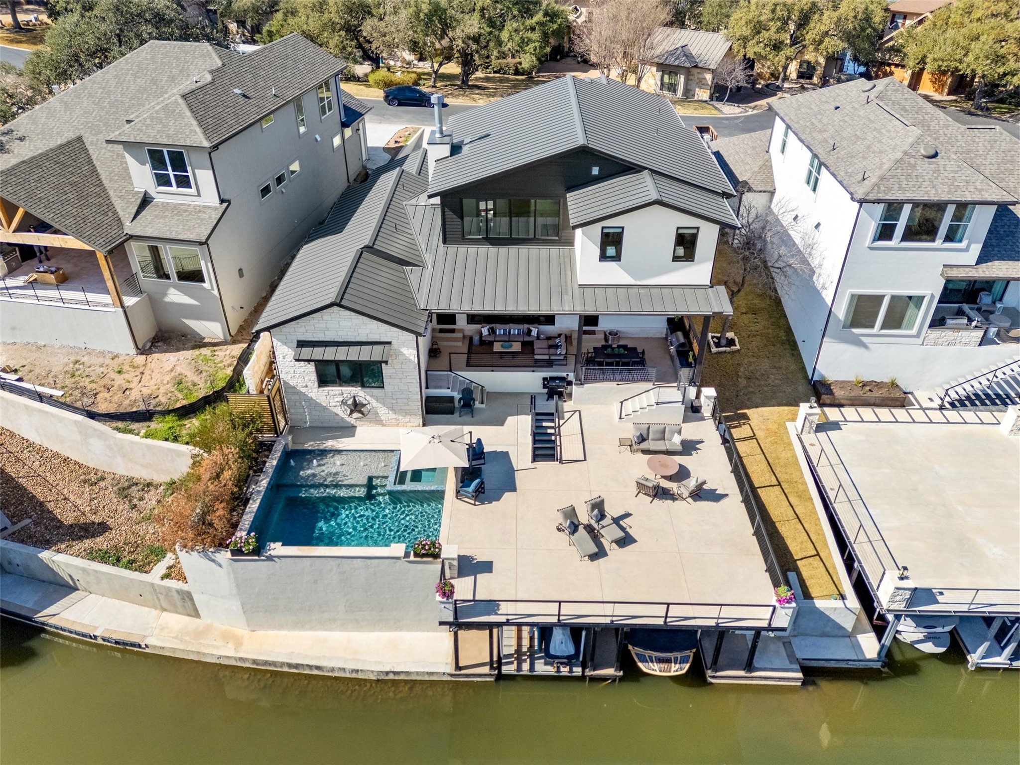 main property photo 27