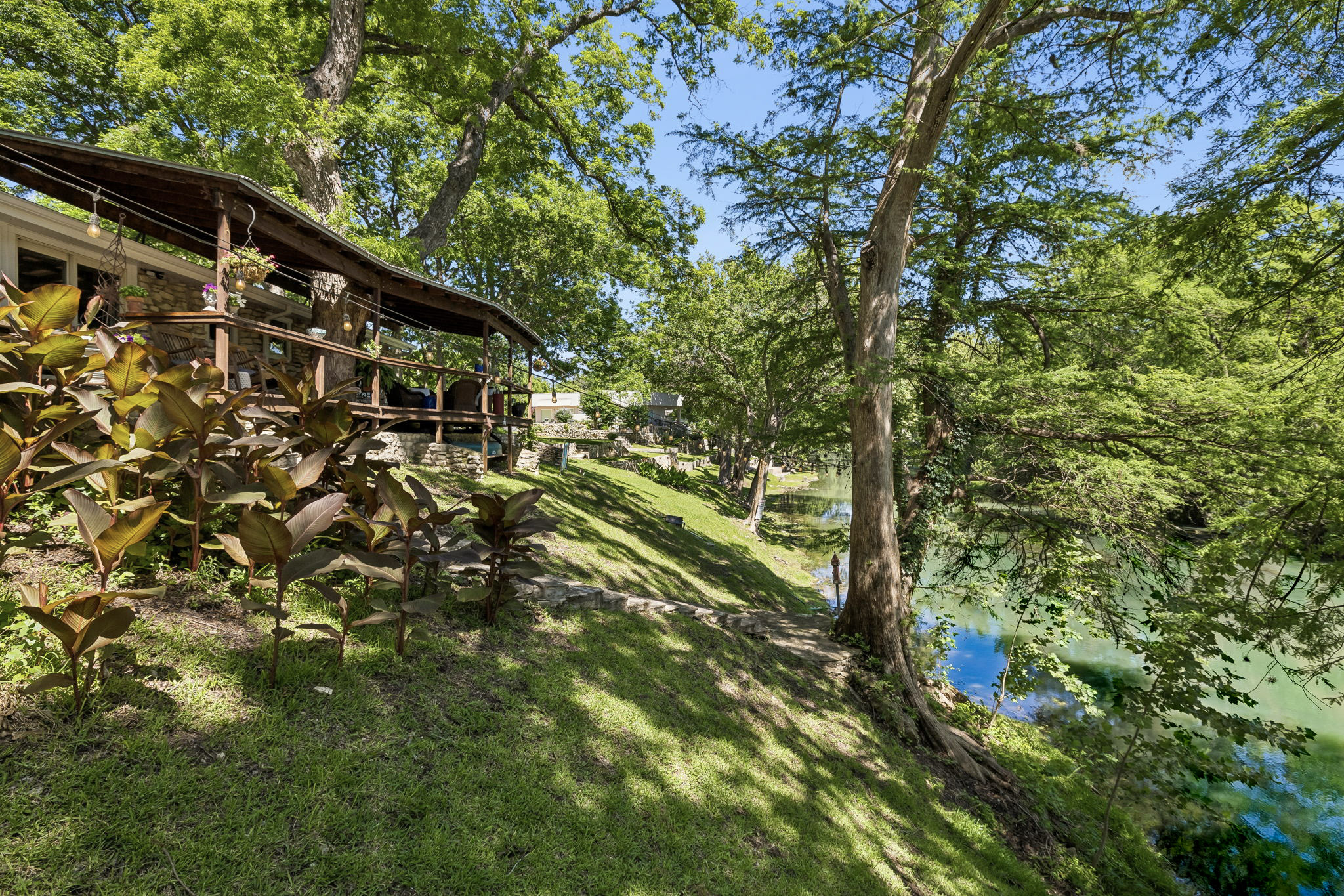 main property photo 28