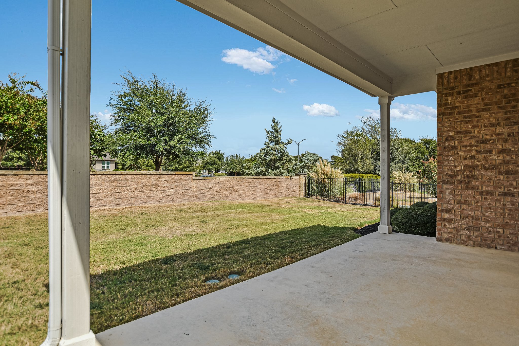 main property photo 17
