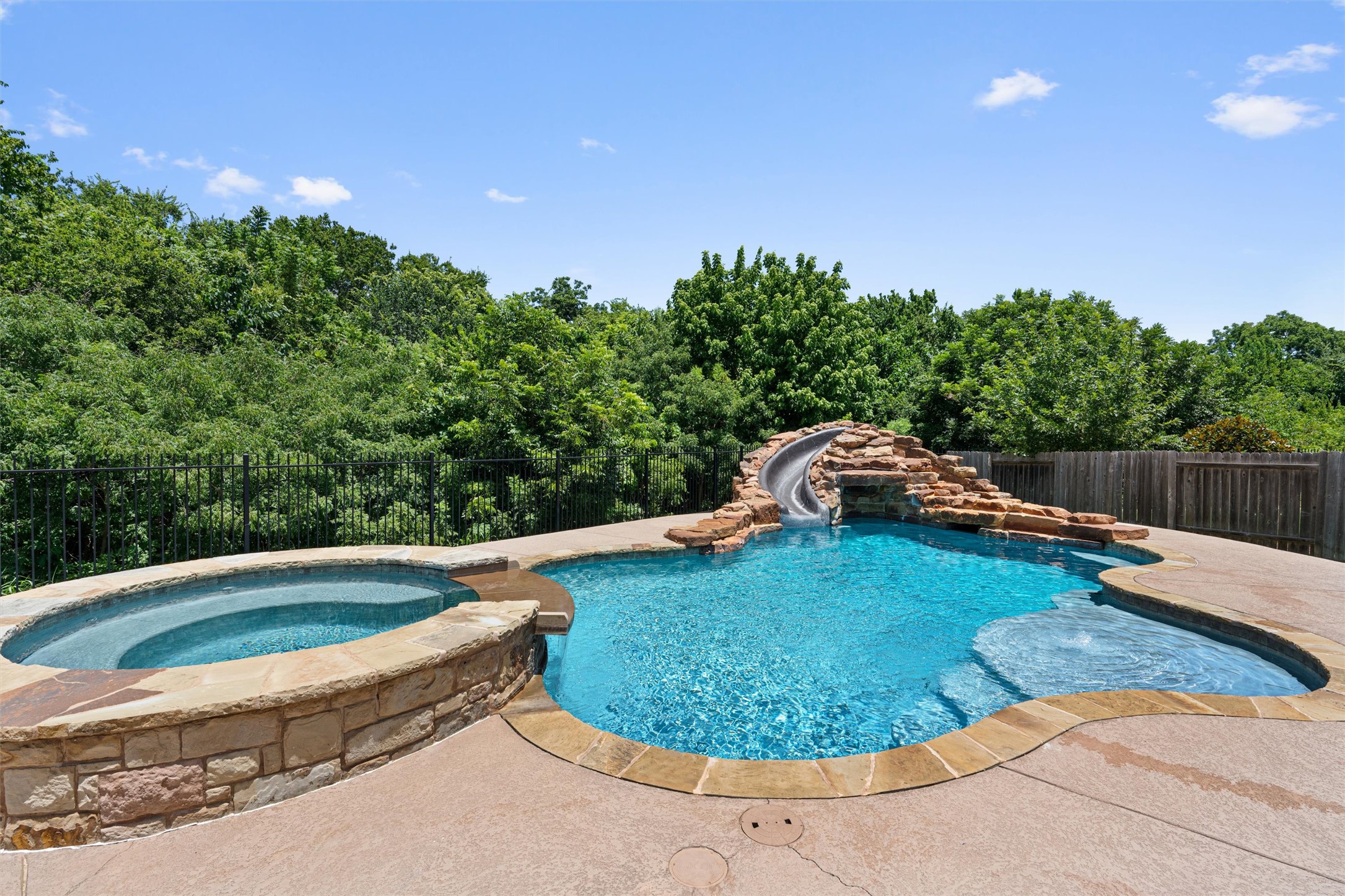 main property photo 31