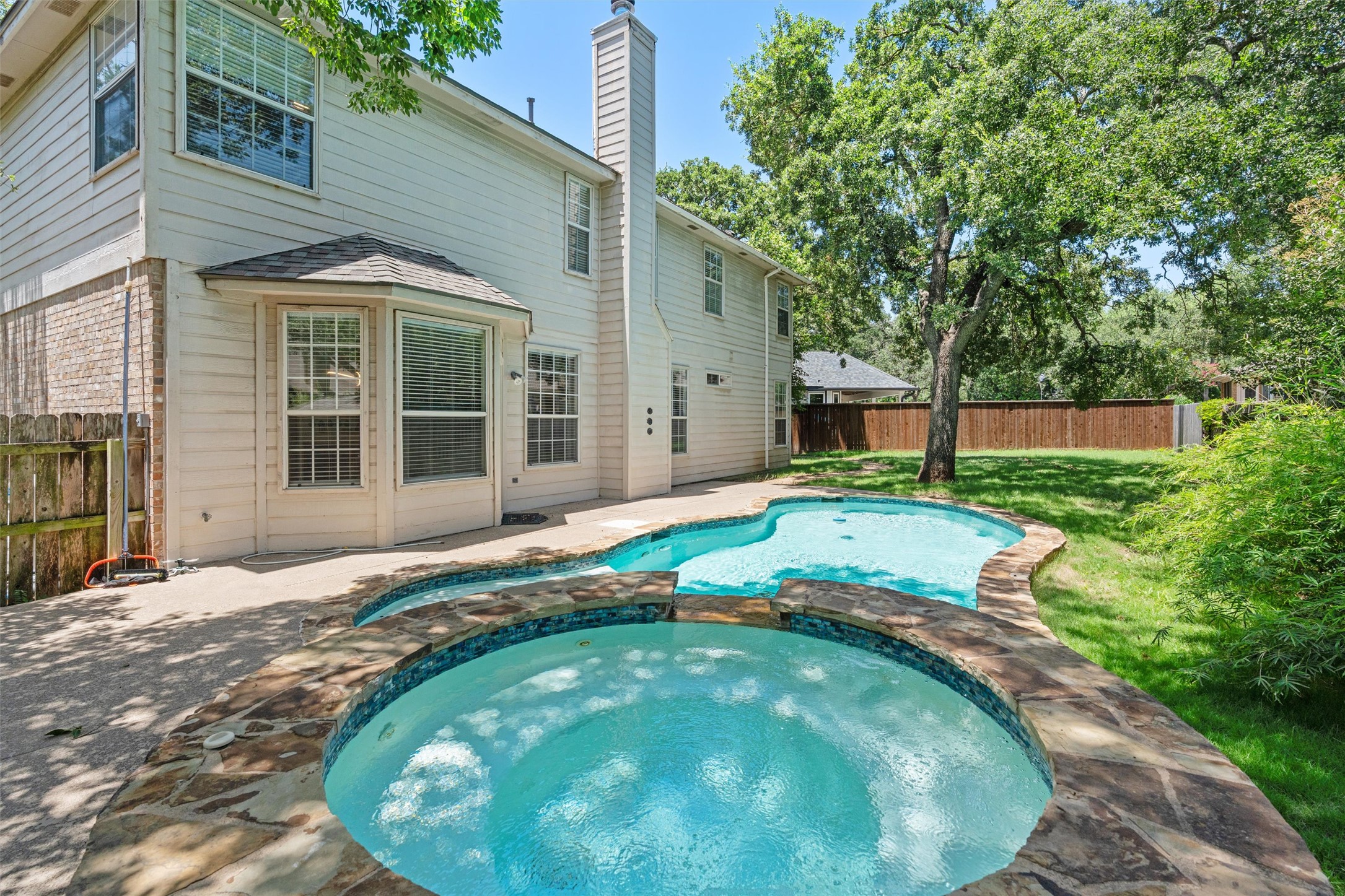 main property photo 22