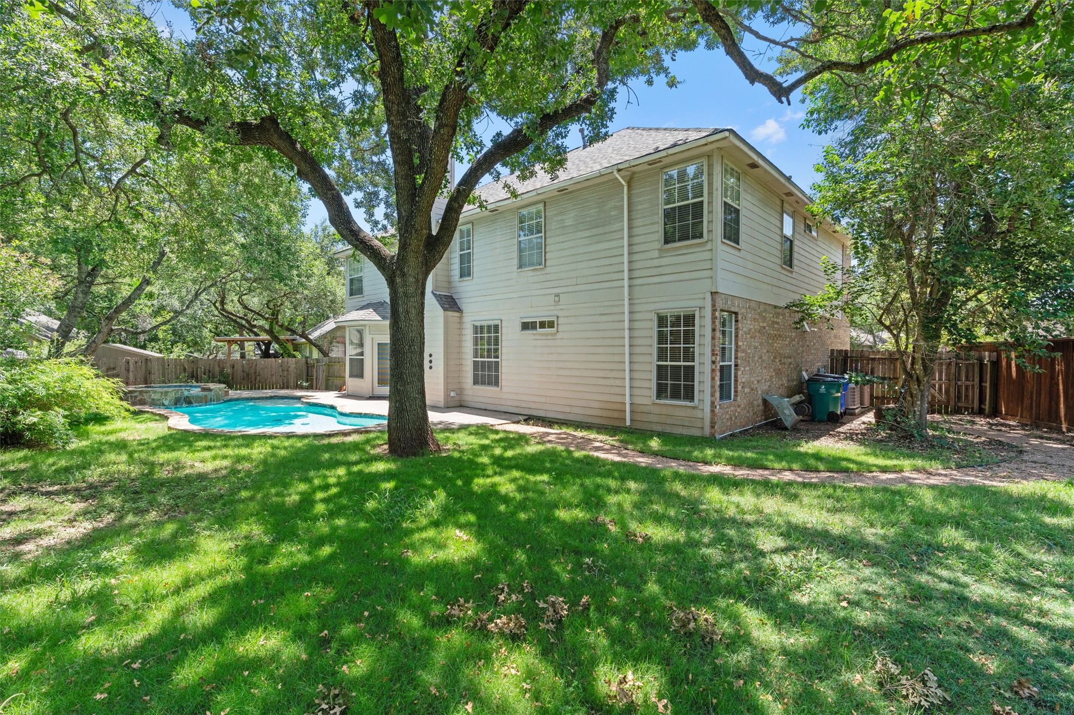 main property photo 24