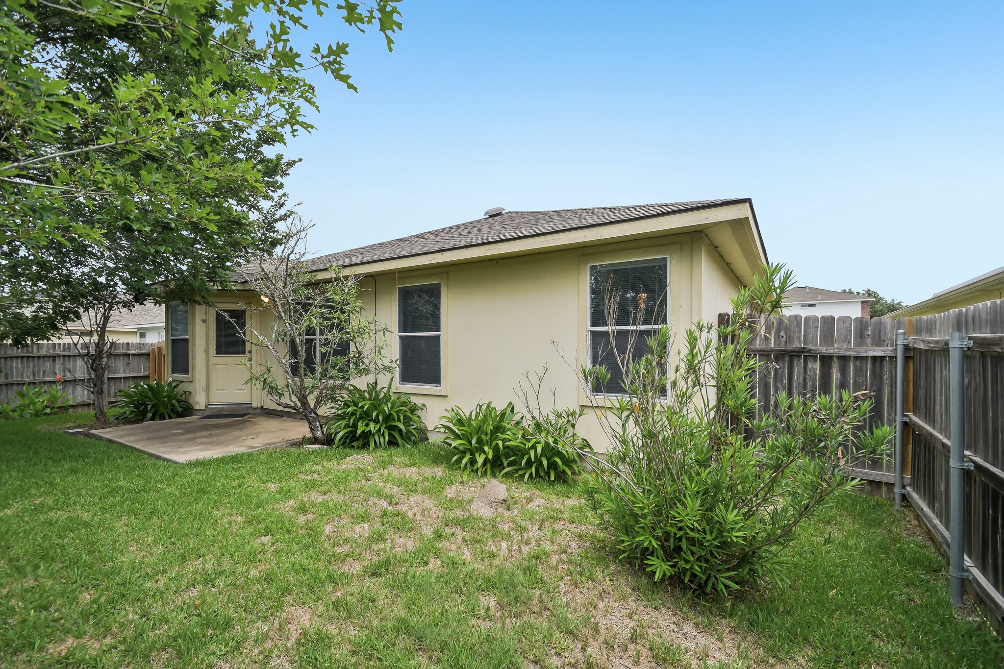 main property photo 32