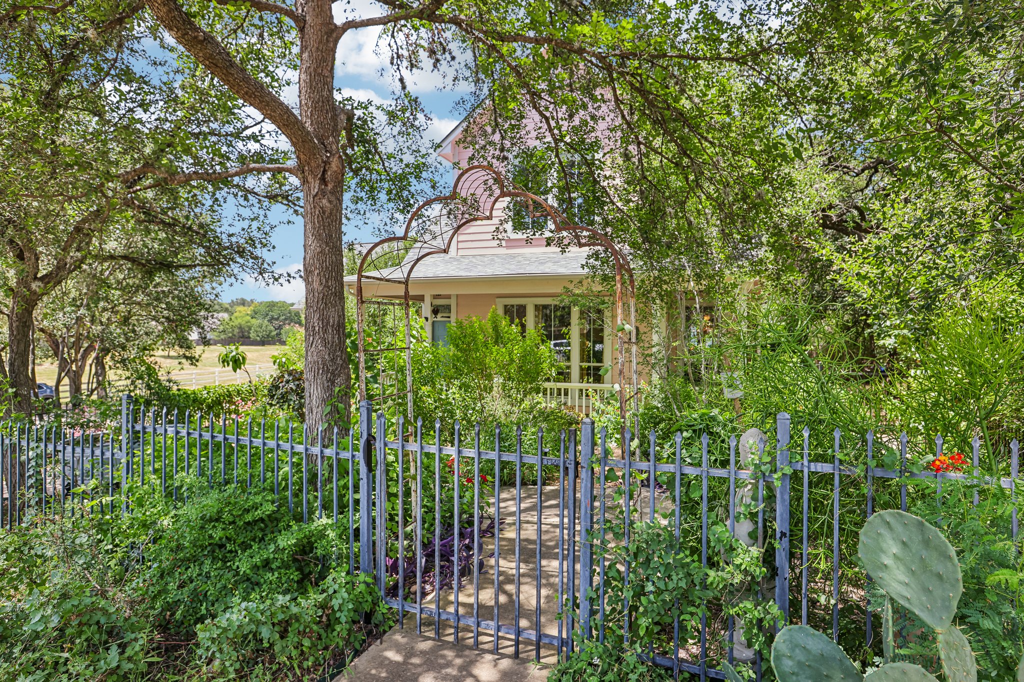 main property photo 9