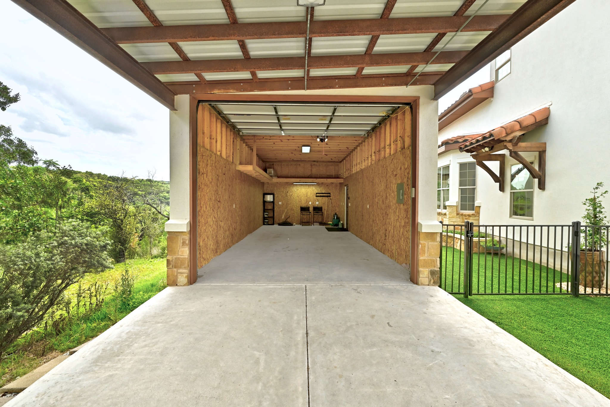 main property photo 25