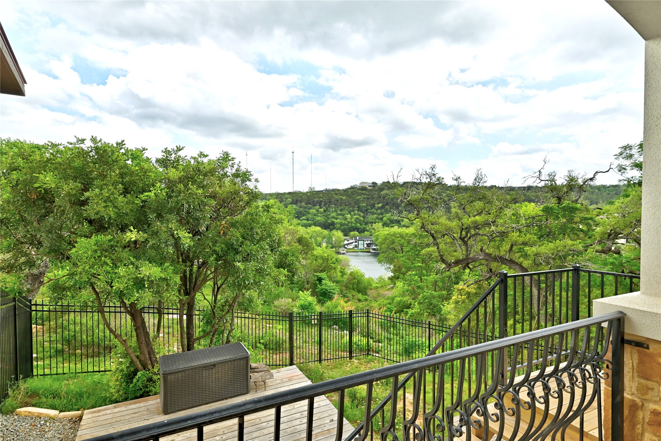 main property photo 28