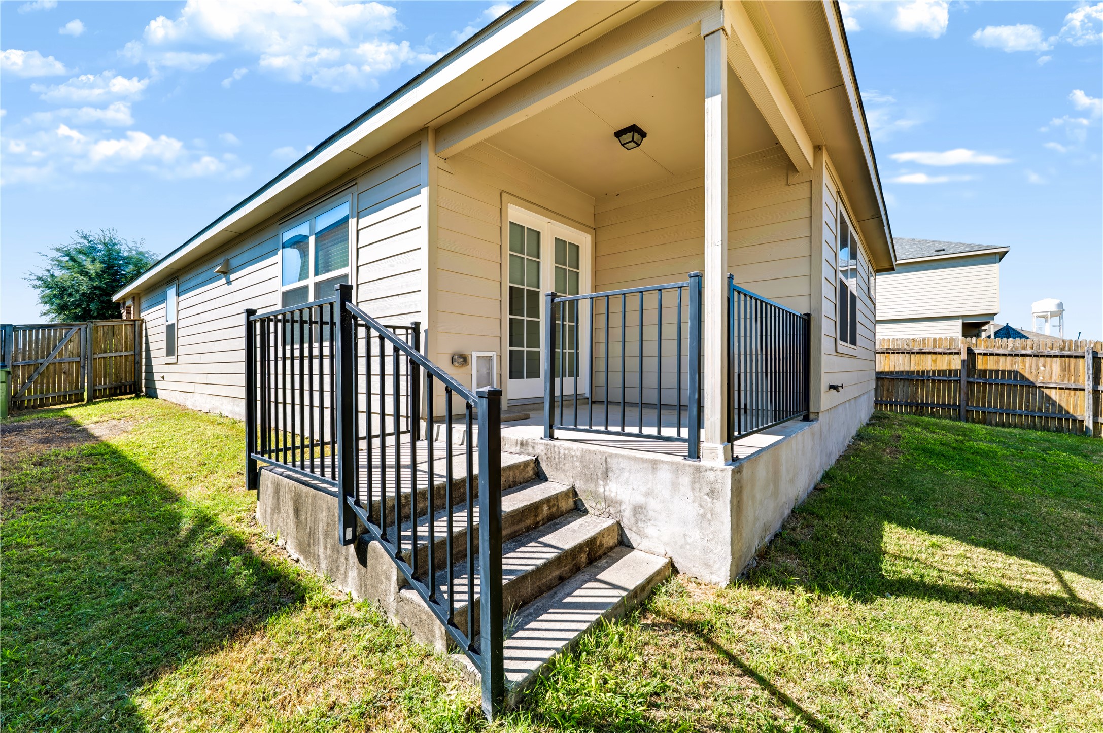 main property photo 28