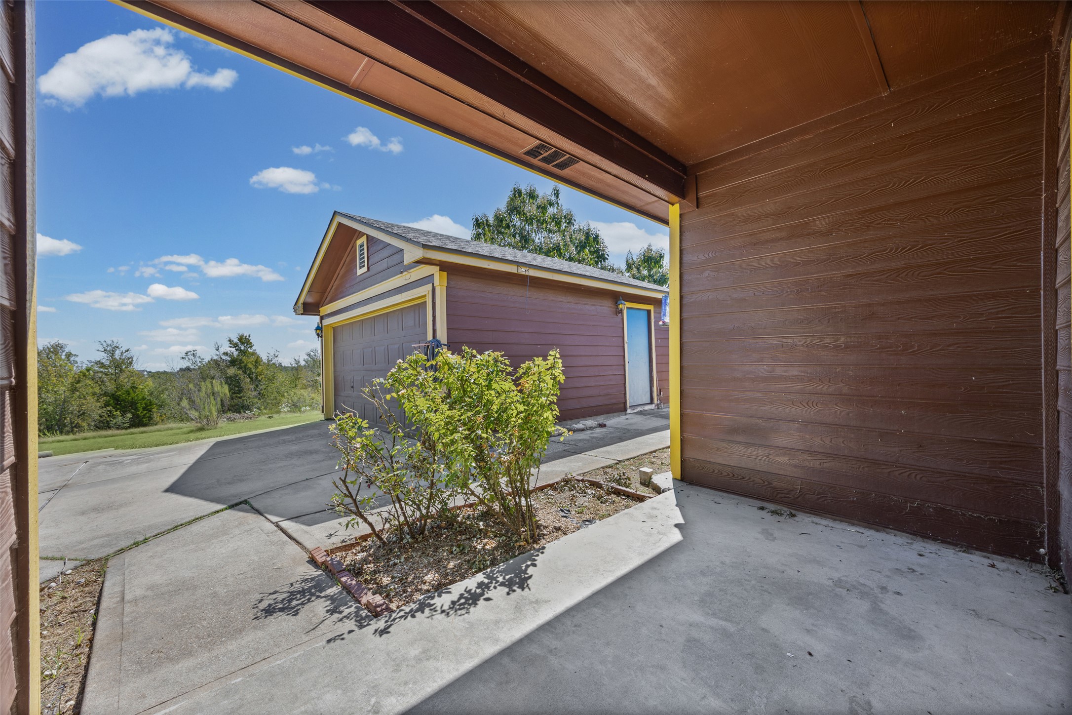 main property photo 20