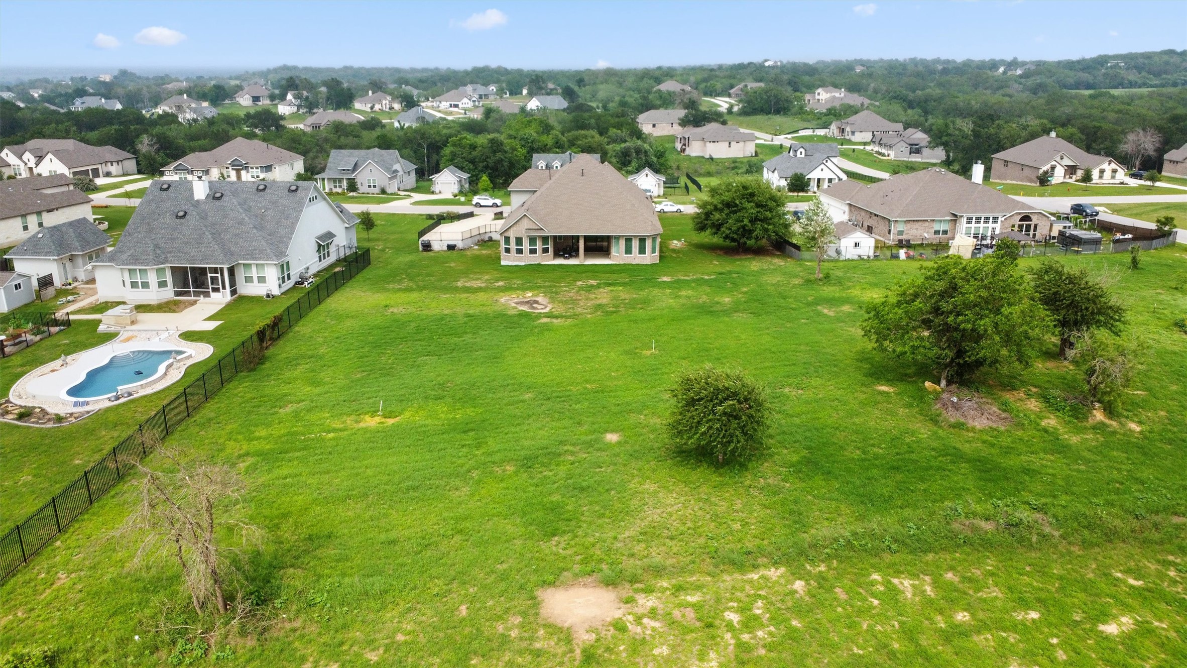 main property photo 36