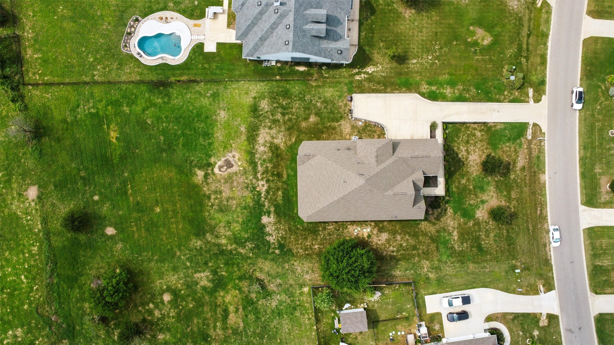 main property photo 37