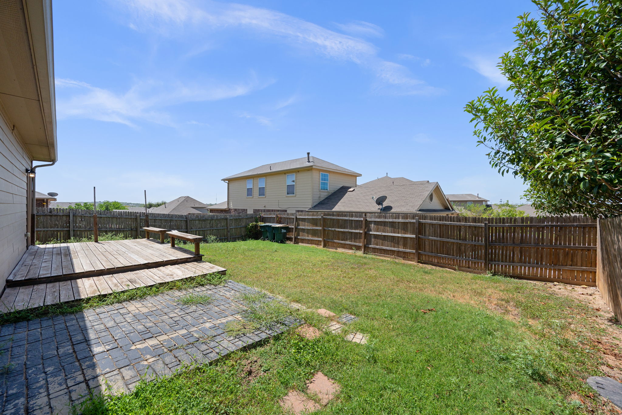 main property photo 30