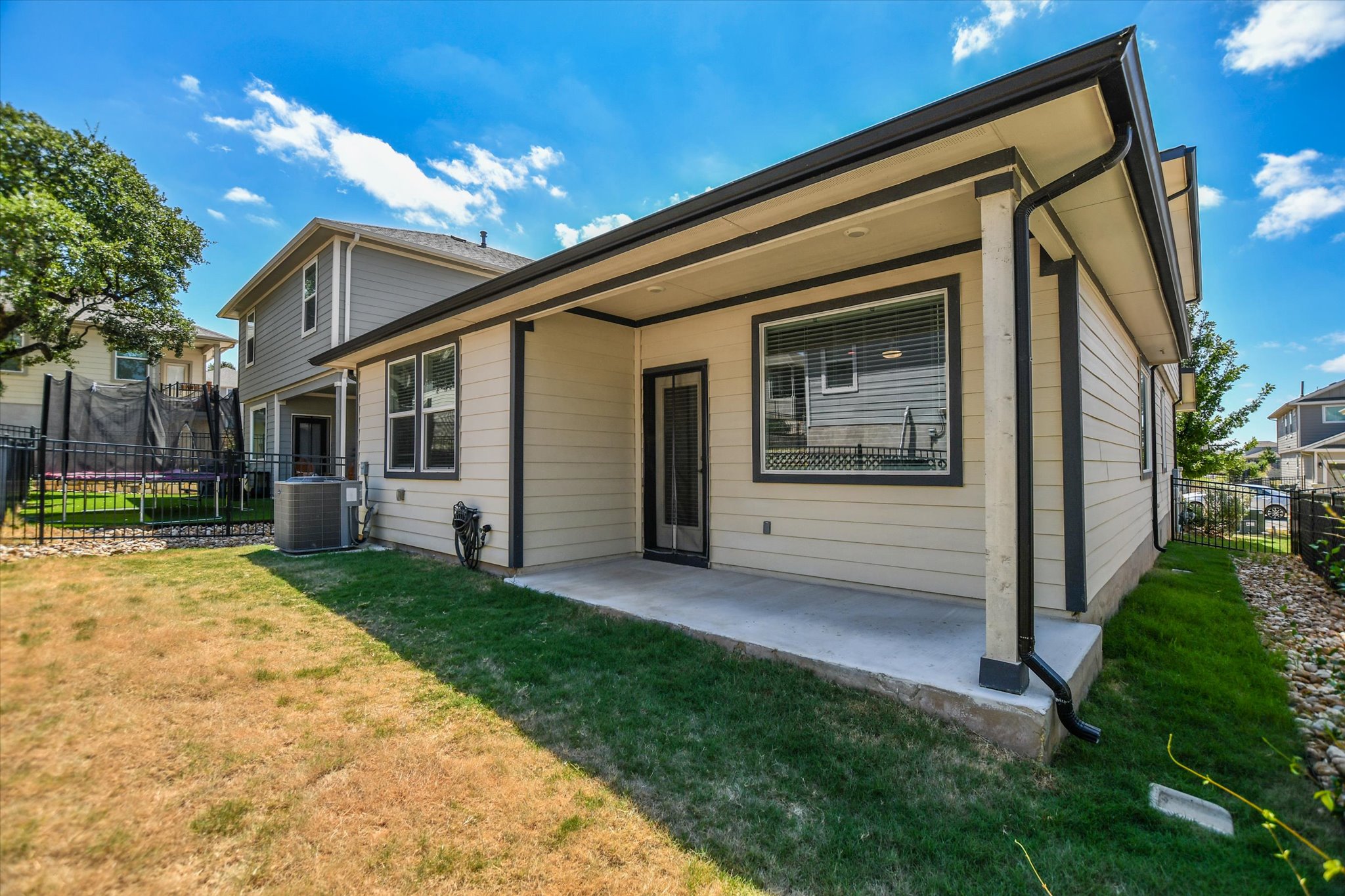 main property photo 30