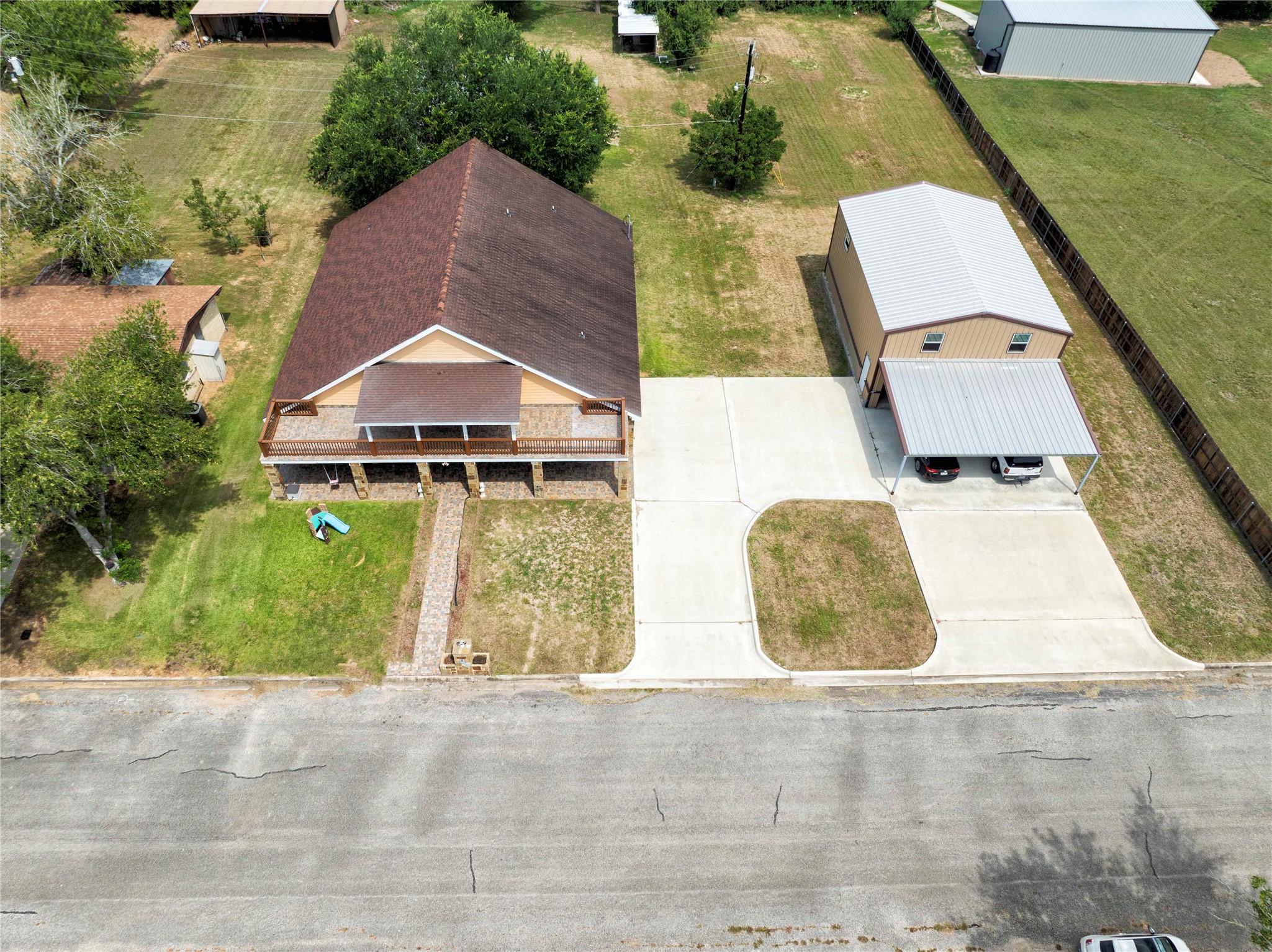 main property photo 18